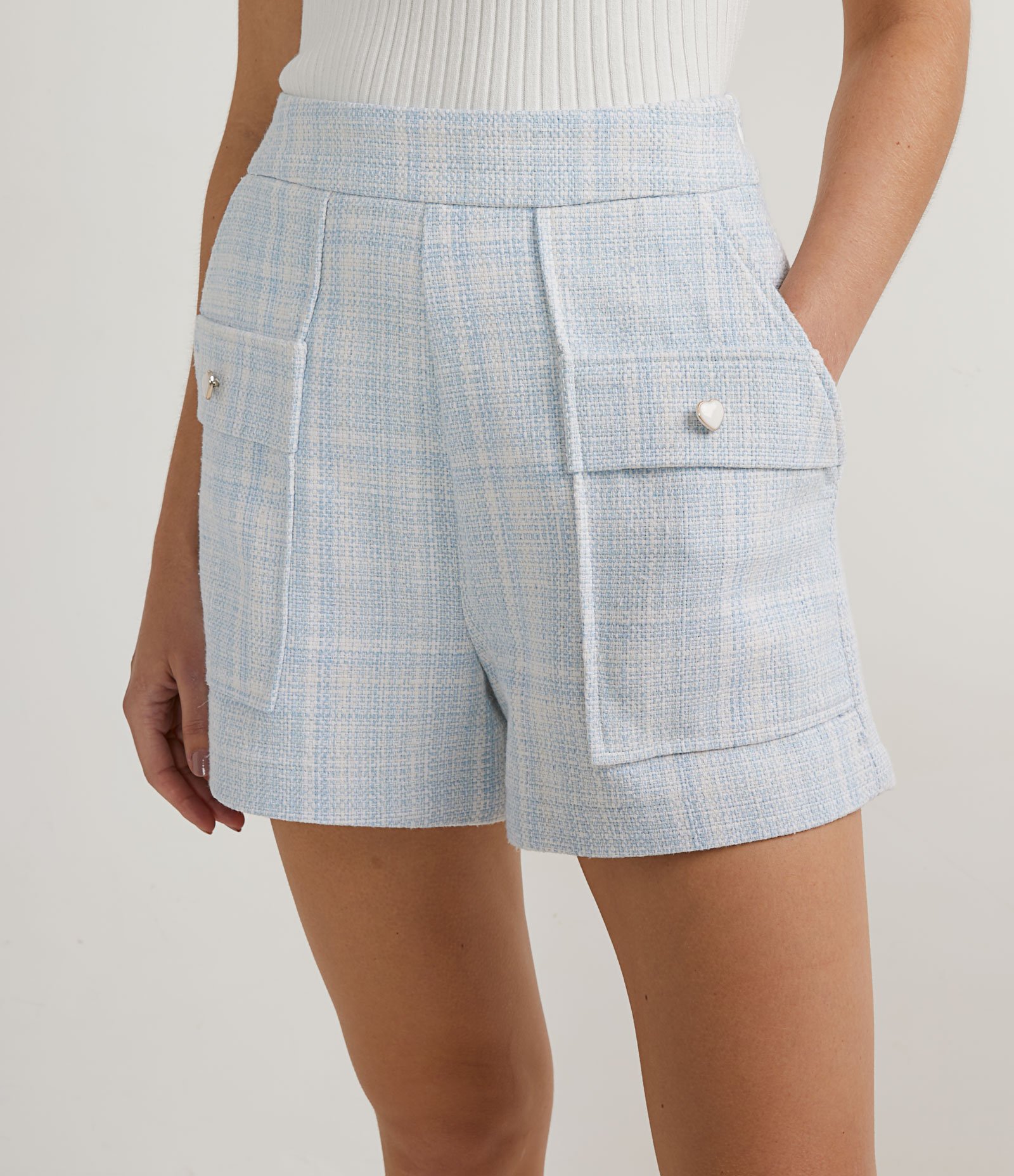Bermuda em Tweed com Bolso Lapela e Botões de Coração Azul 1