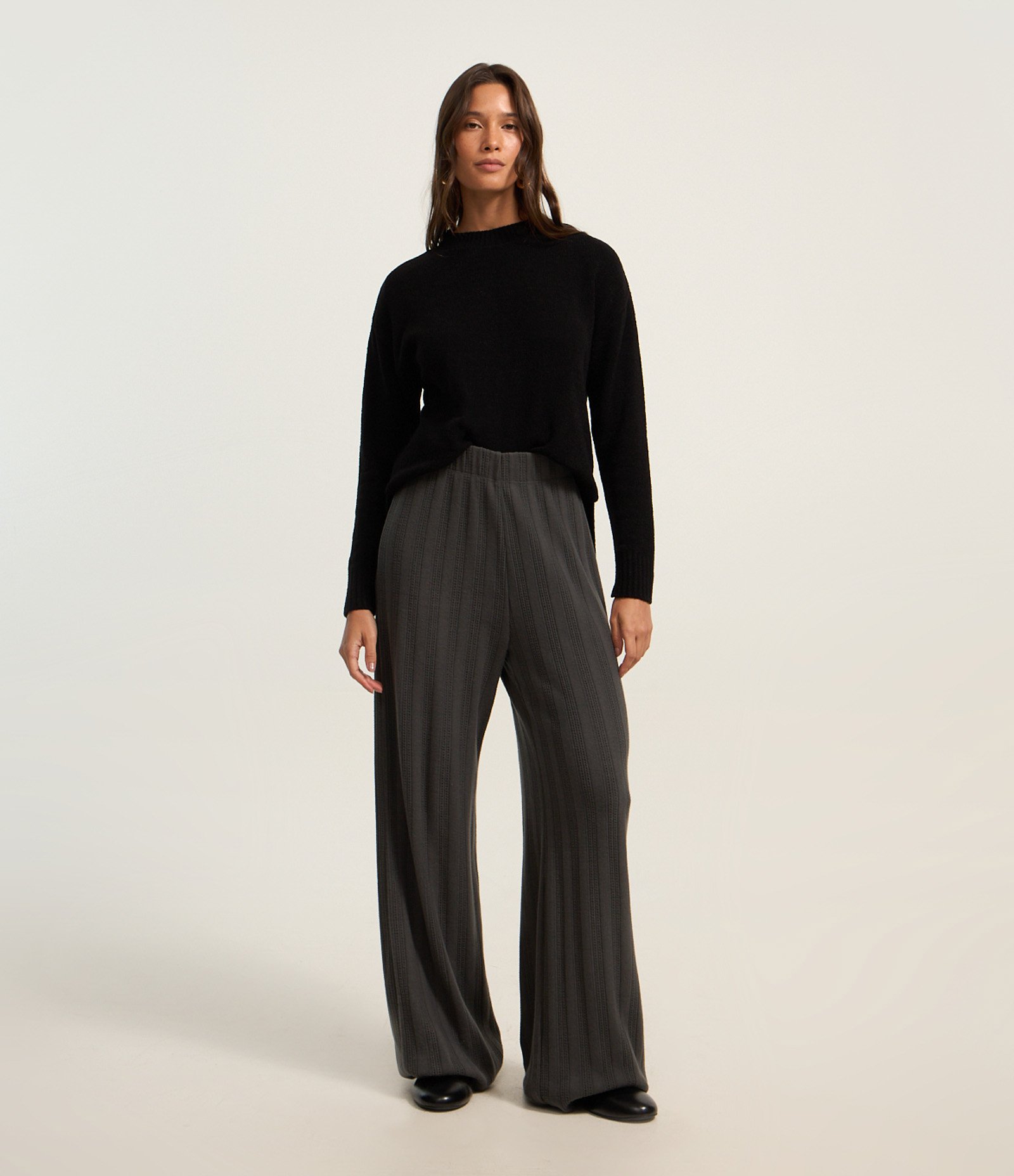 Suéter em Tricô Texturizado com Cava Deslocada Preto 2