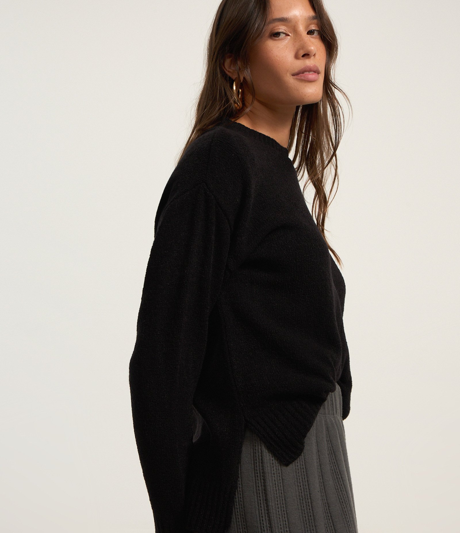 Suéter em Tricô Texturizado com Cava Deslocada Preto 4