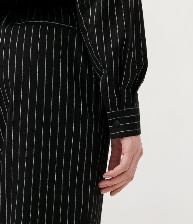 Camisa Cropped Sastrería con Rayas de Tiza Negro 6