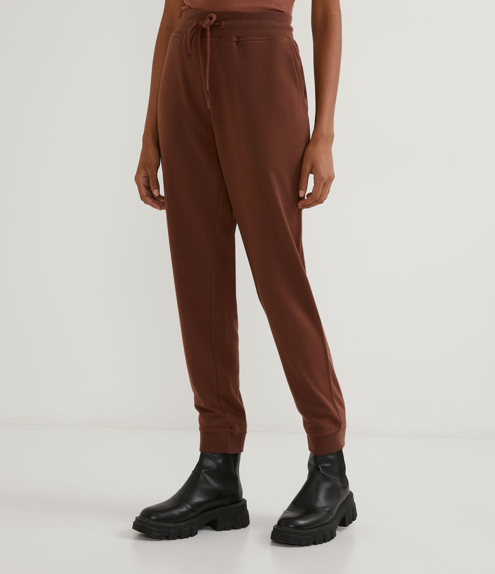 Calça Jogger em Moletom com Cós Elástico e Amarração 1