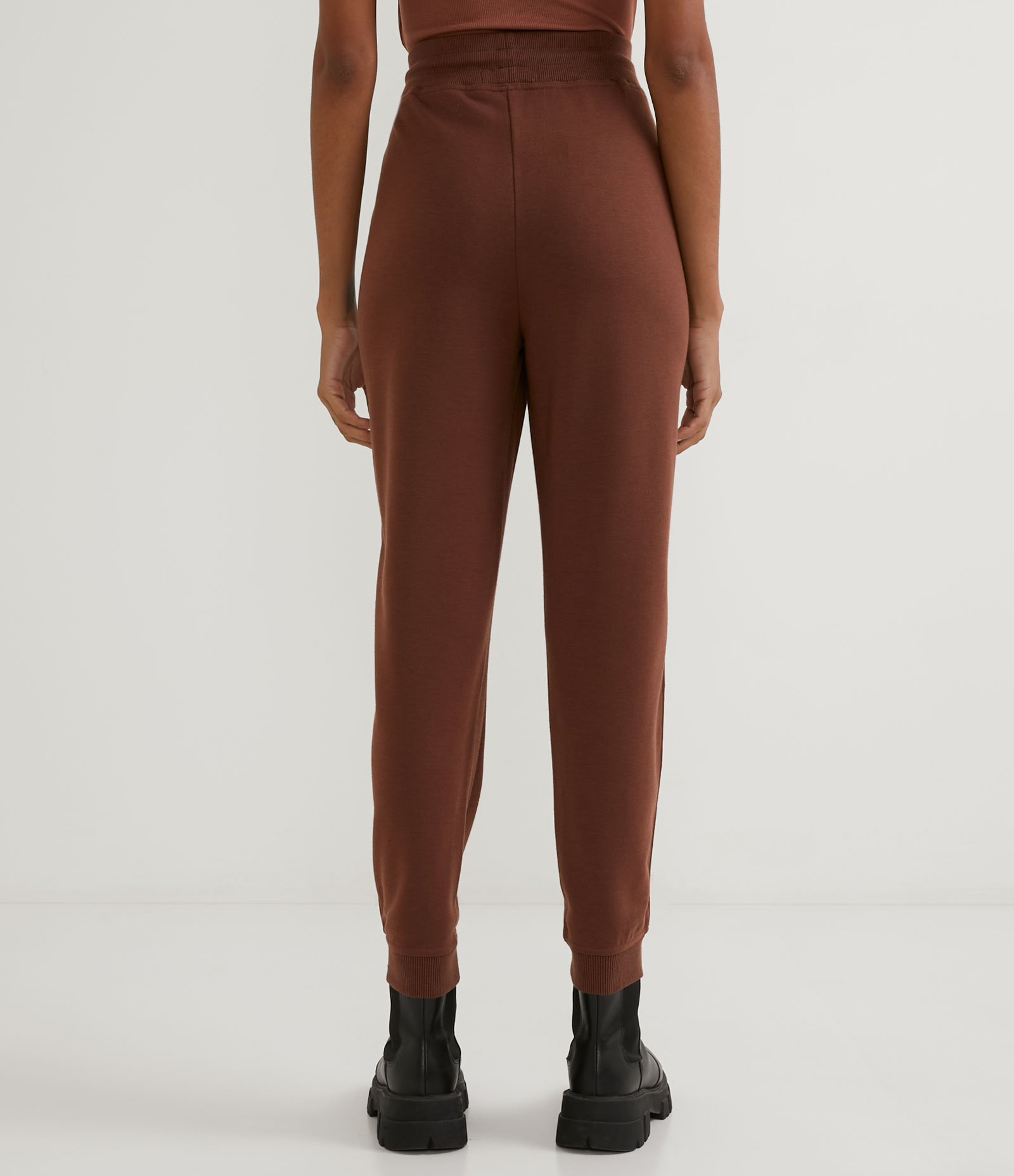 Calça Jogger em Moletom com Cós Elástico e Amarração 2