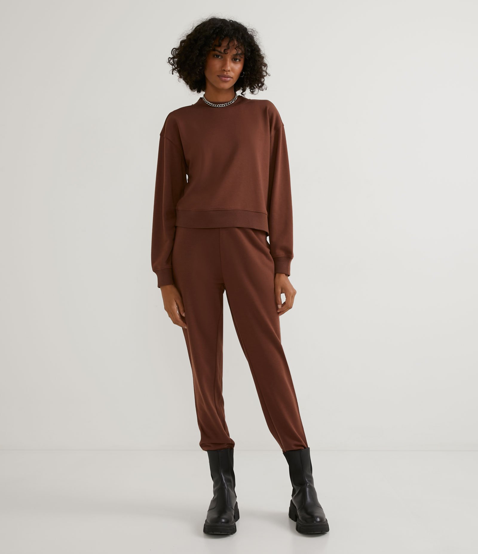 Calça Jogger em Moletom com Cós Elástico e Amarração 4