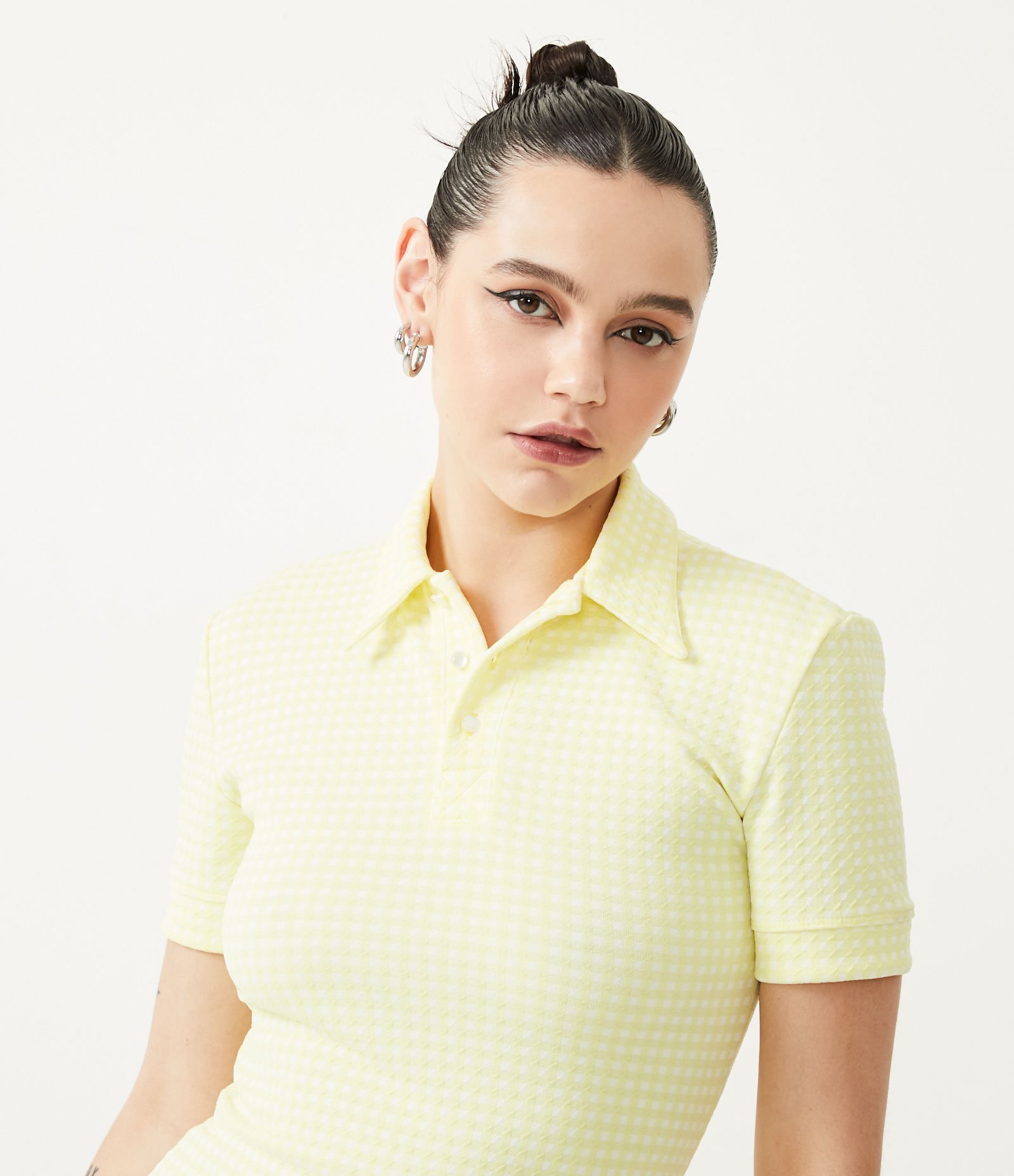 Vestido Curto em Jacquard Xadrez com Gola Polo Amarelo 4
