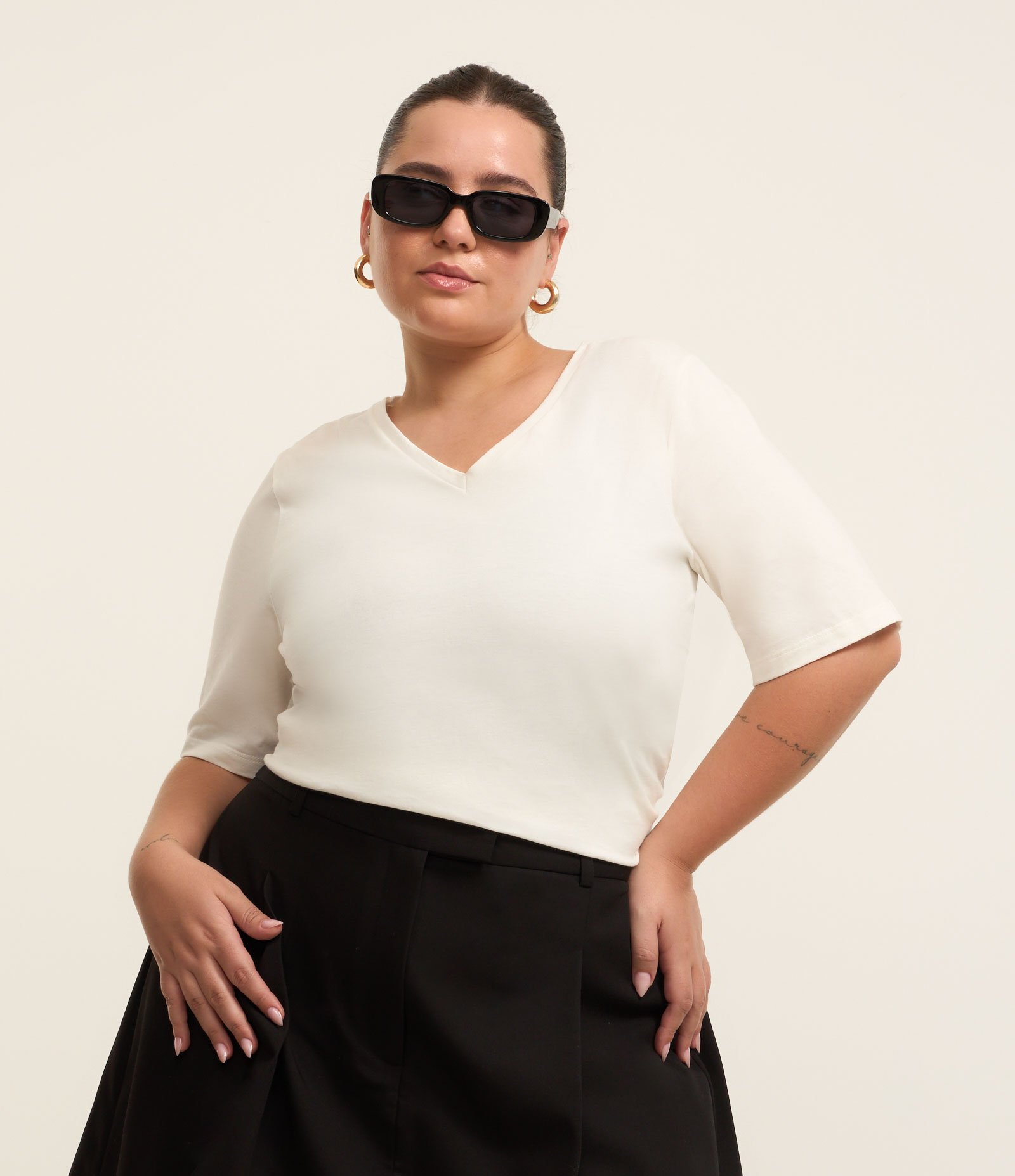 Blusa Básica em Algodão com Gola V Curve & Plus Size Branco 1