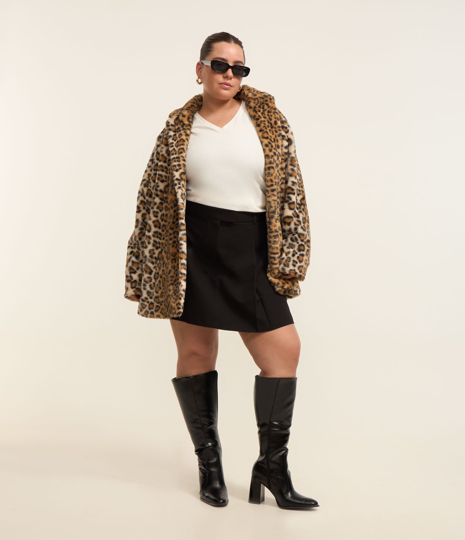 Blusa Básica em Algodão com Gola V Curve & Plus Size Branco 2