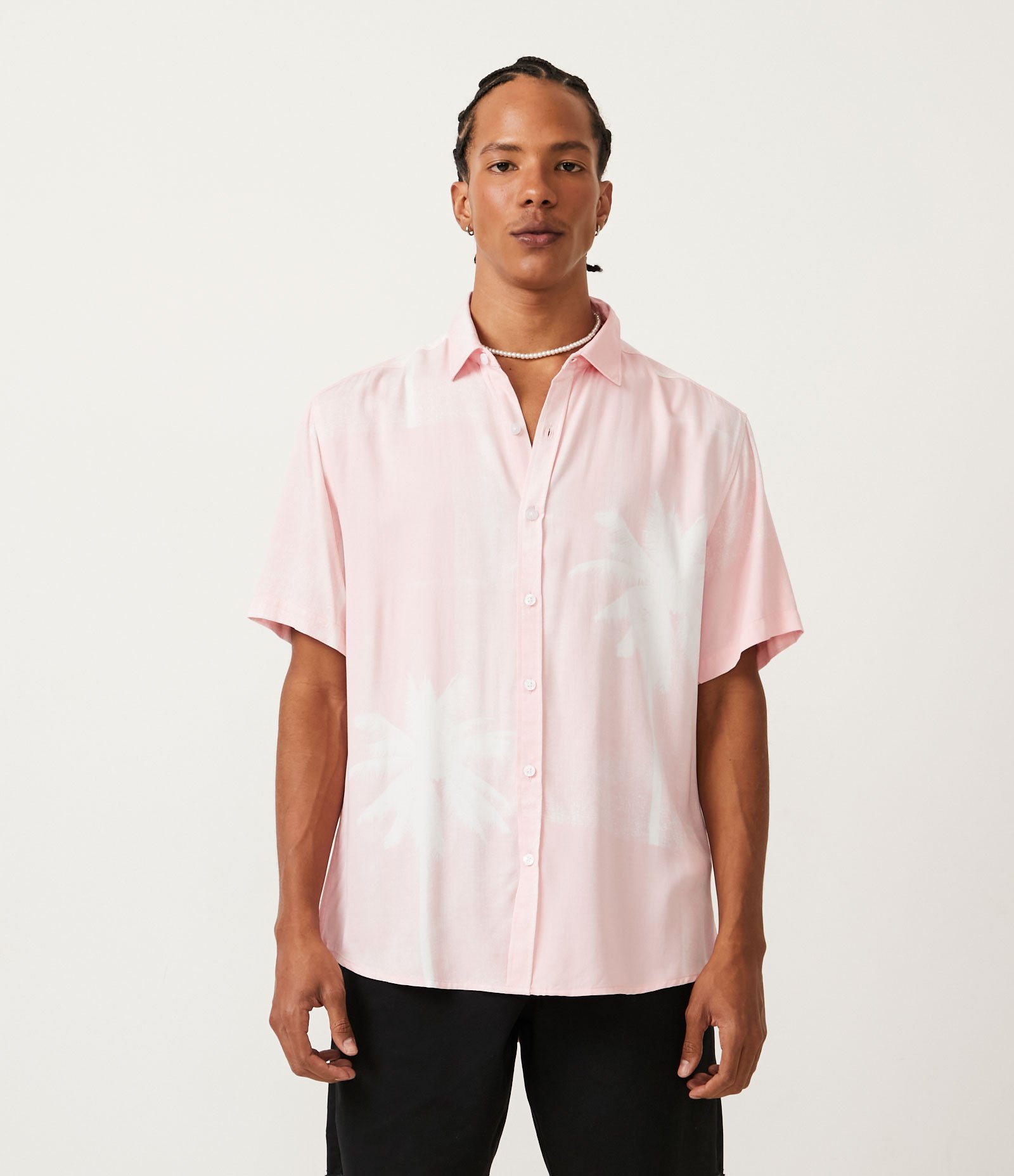 Camisa Manga Curta em Viscose com Estampa Coqueiros Rosa 1