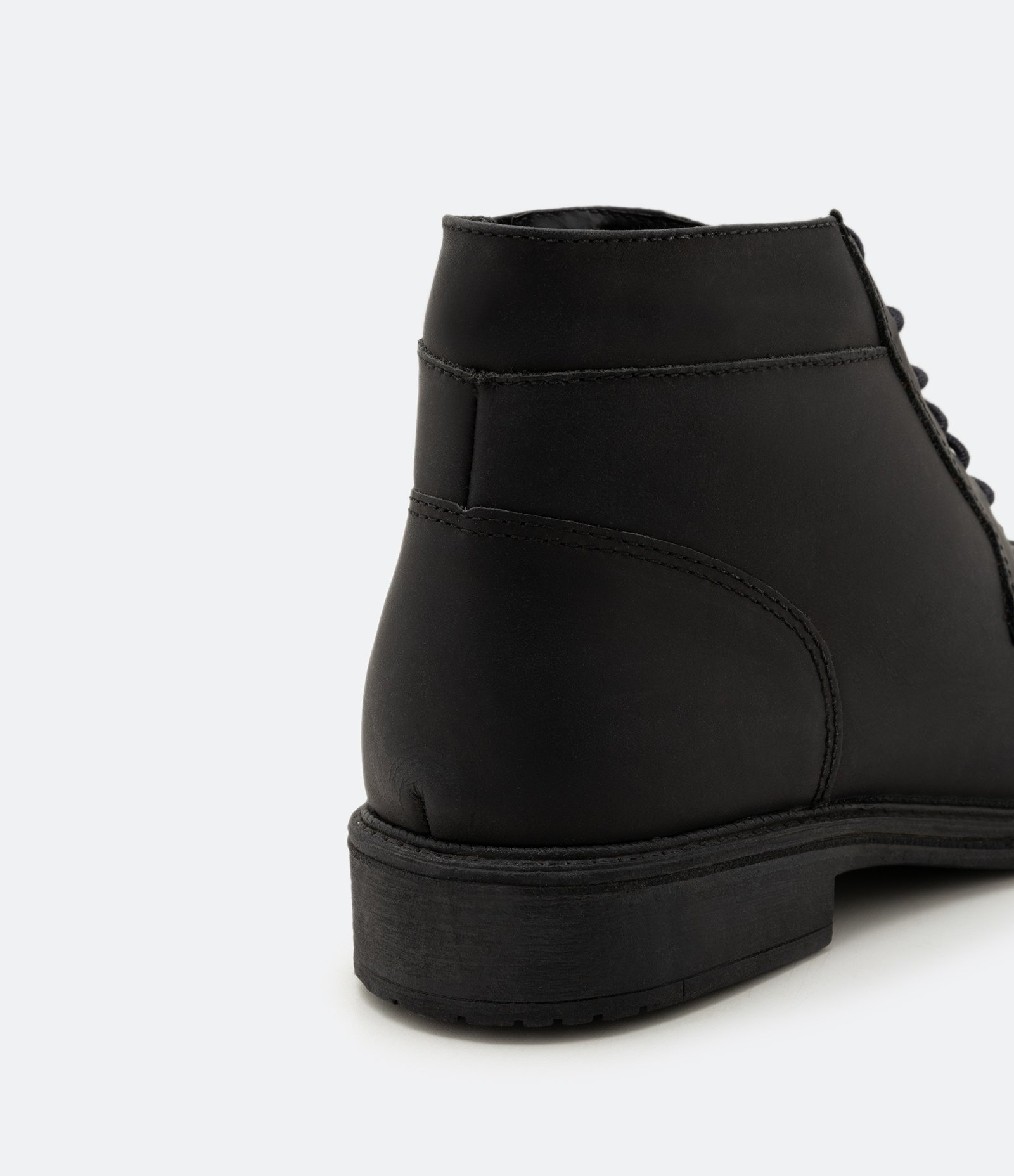 Bota Coturno Cano Baixo em Couro Nobuck com Zíper Lateral Preto 2
