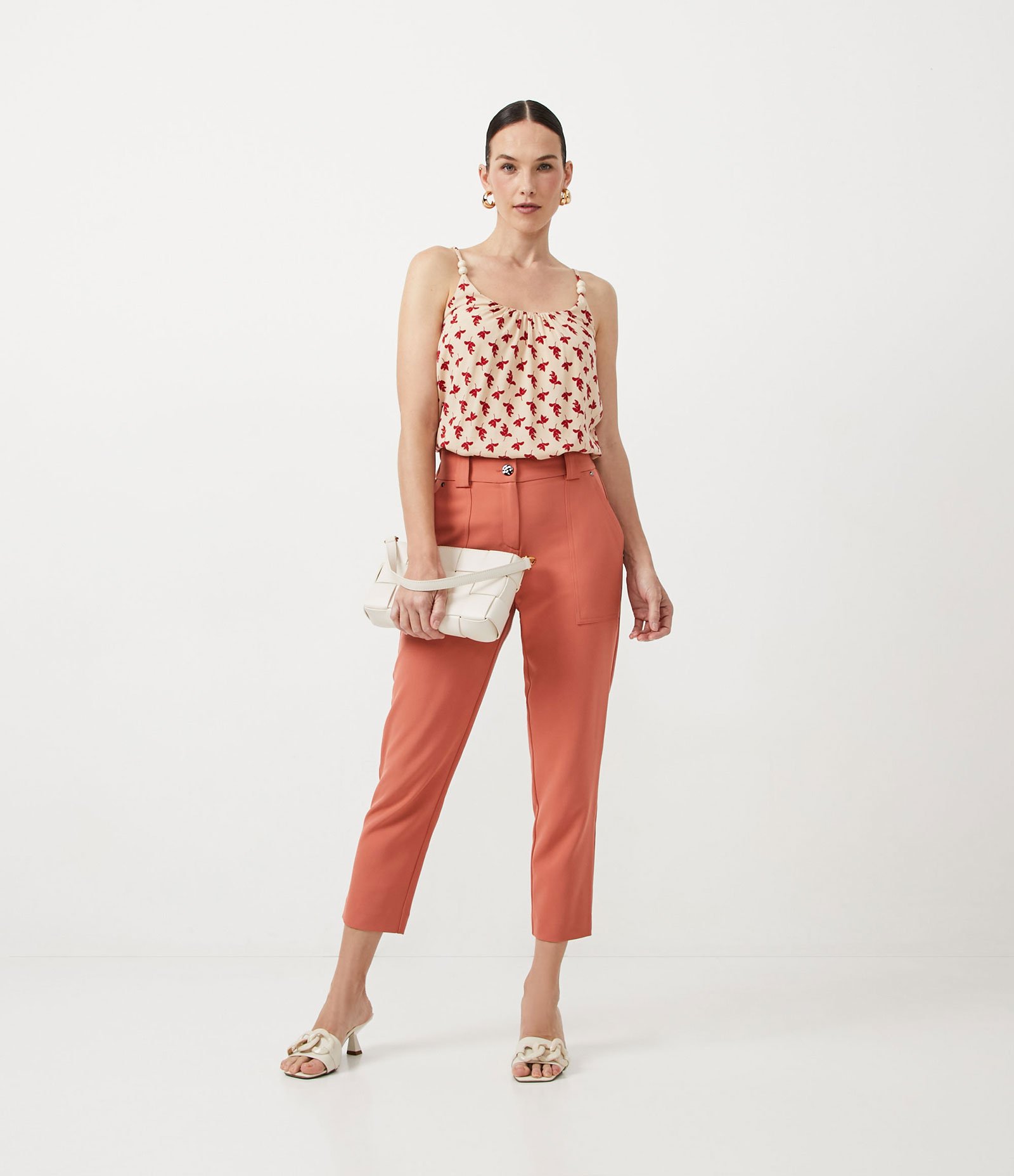 Blusa Regata em Viscose com Aviamento nas Alça e Estampa Floral Vermelho 2