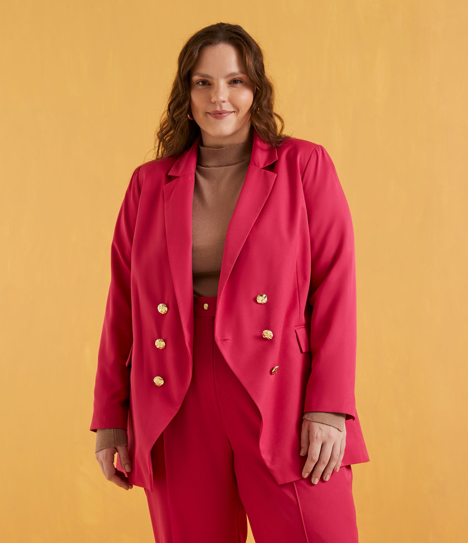 Blazer Alongado em Alfaiataria com Botões Dourados Curve & Plus Size Rosa 1