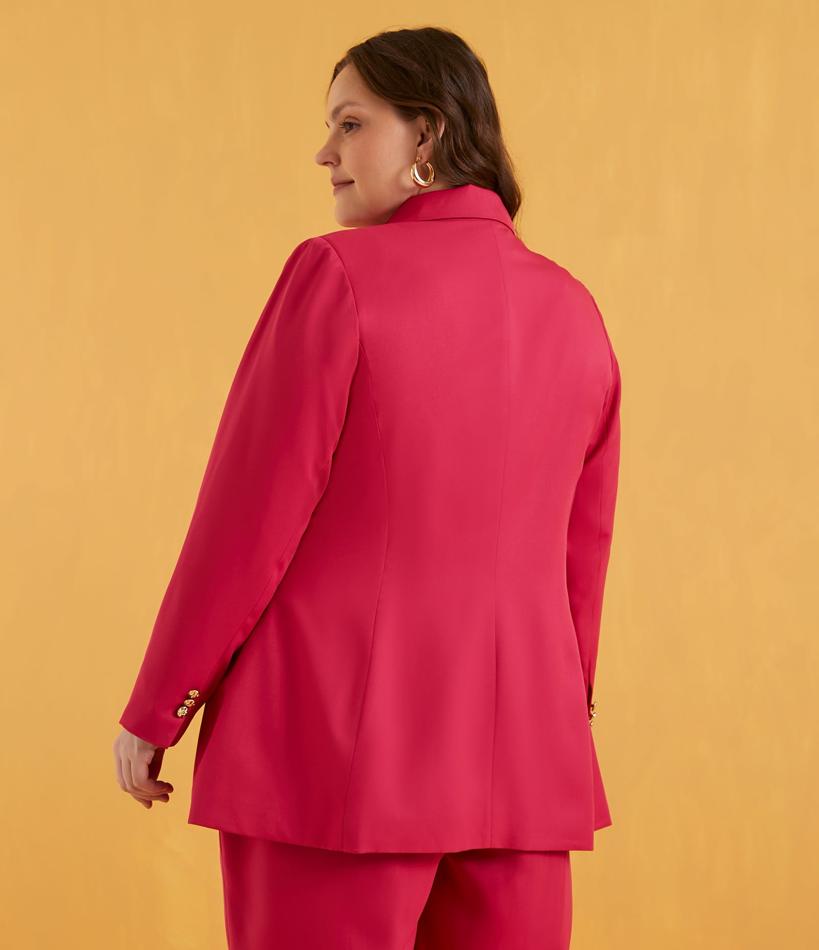 Blazer Alongado em Alfaiataria com Botões Dourados Curve & Plus Size Rosa 2