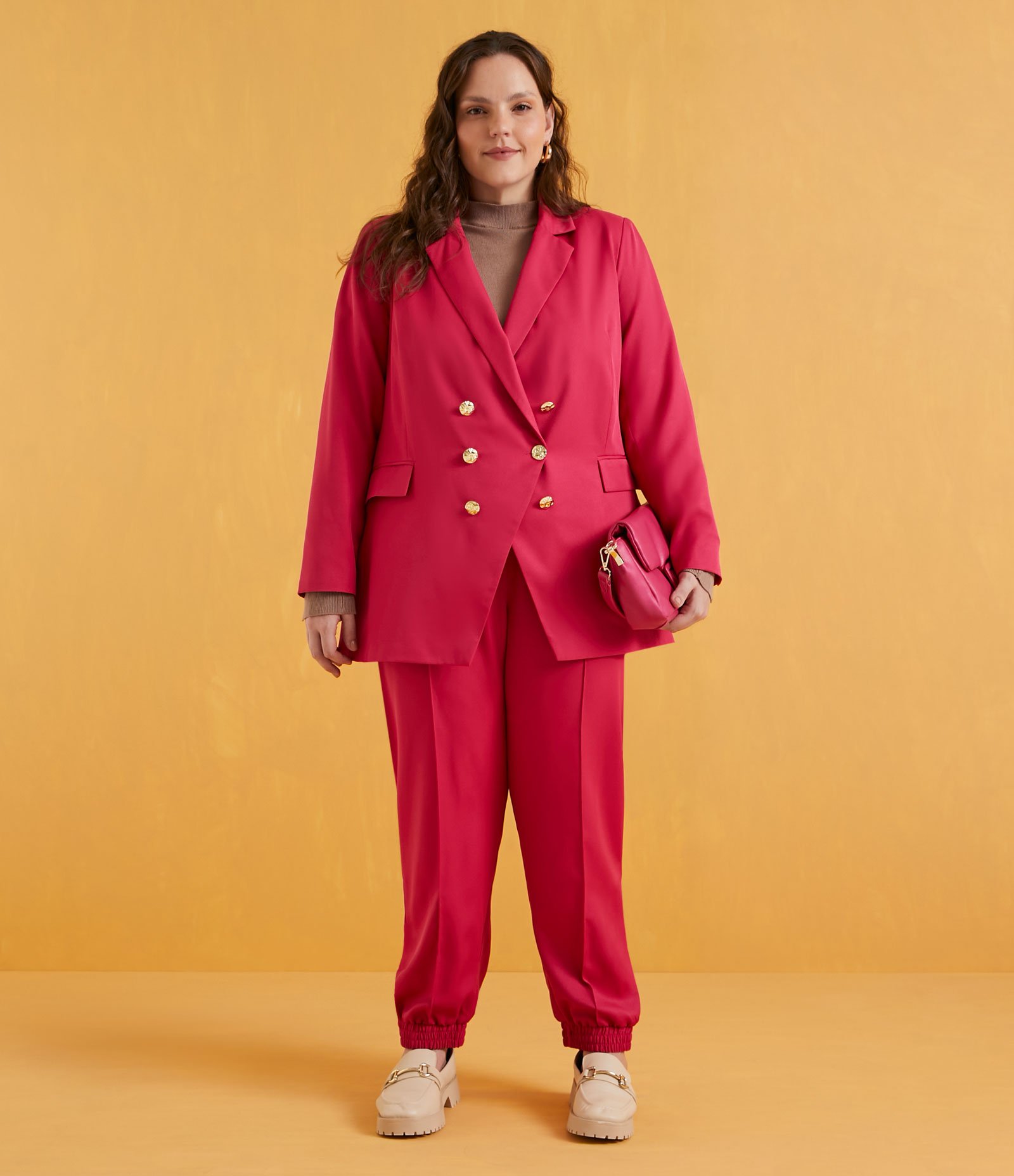 Blazer Alongado em Alfaiataria com Botões Dourados Curve & Plus Size Rosa 4