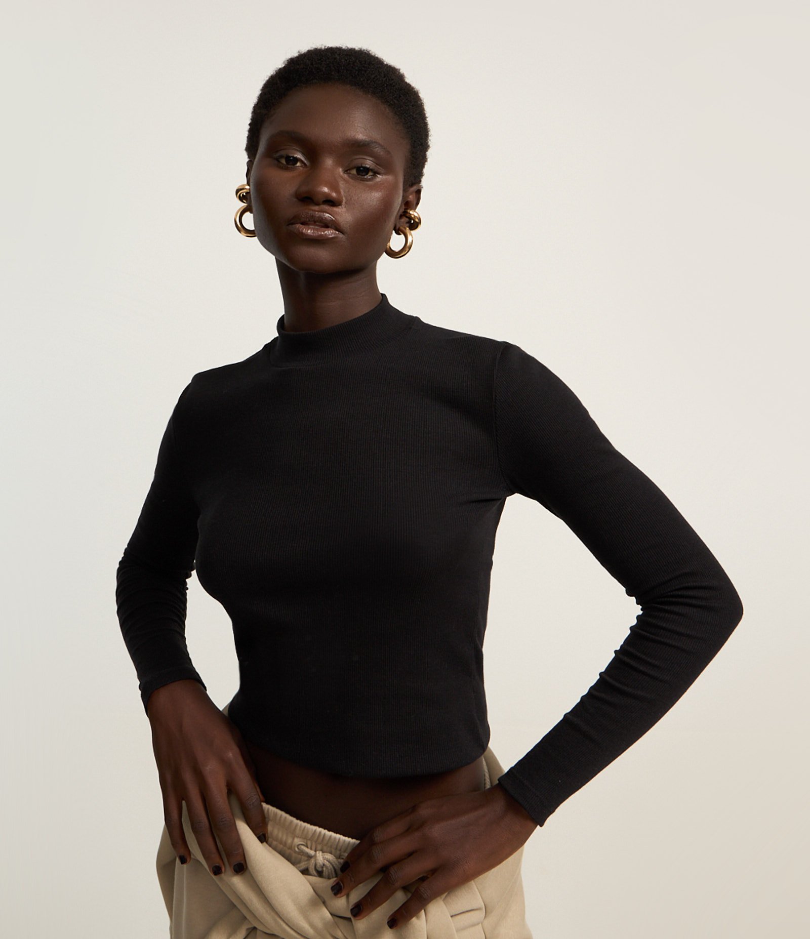 Blusa em Algodão com Manga Longa e Gola Alta Preto 1