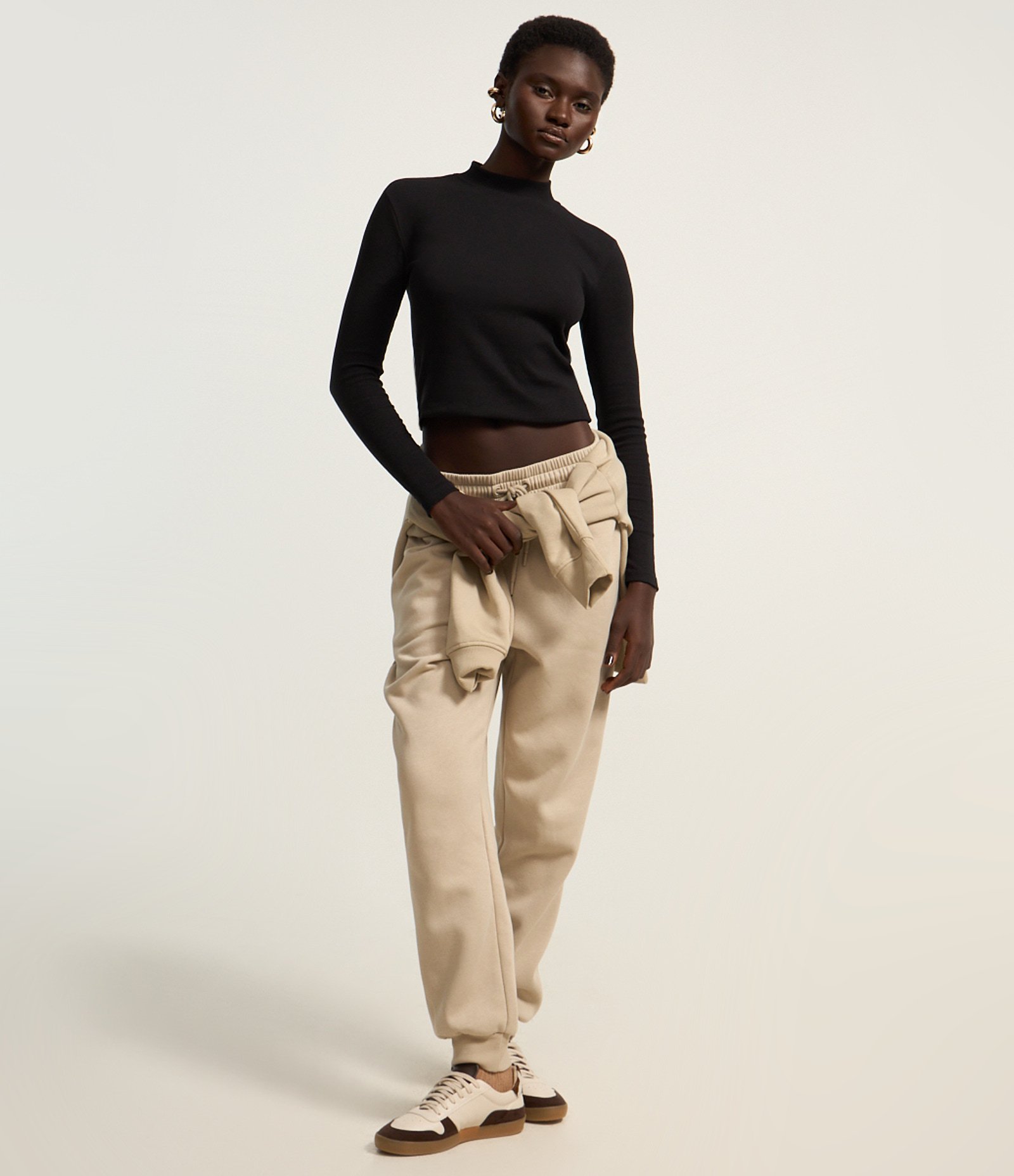 Blusa em Algodão com Manga Longa e Gola Alta Preto 2