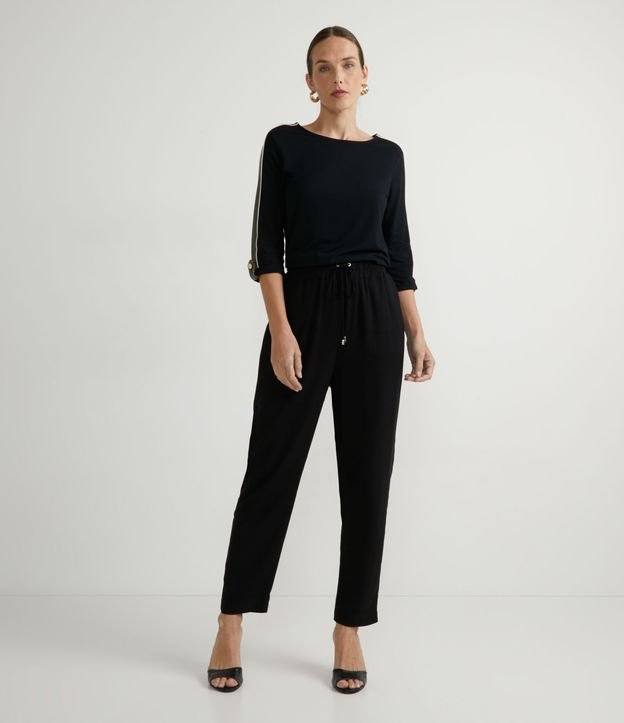 Blusa en Viscolycra Liso con Manga Larga y Martingale Negro 5
