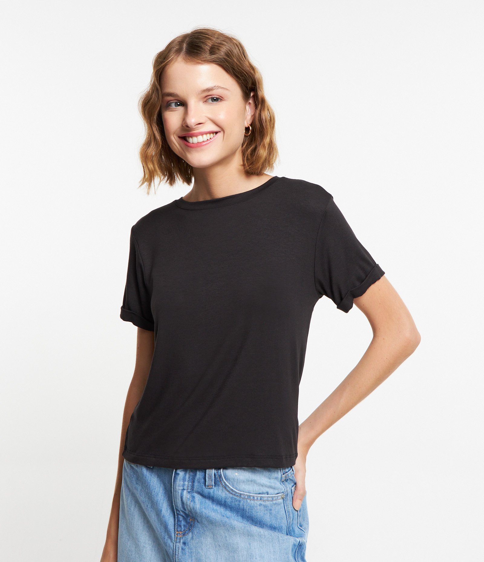 Blusa Básica em Viscose com Manga Dobrada Preto 1