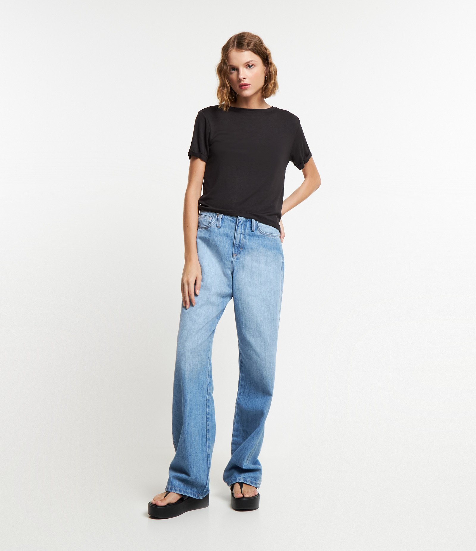 Blusa Básica em Viscose com Manga Dobrada Preto 2