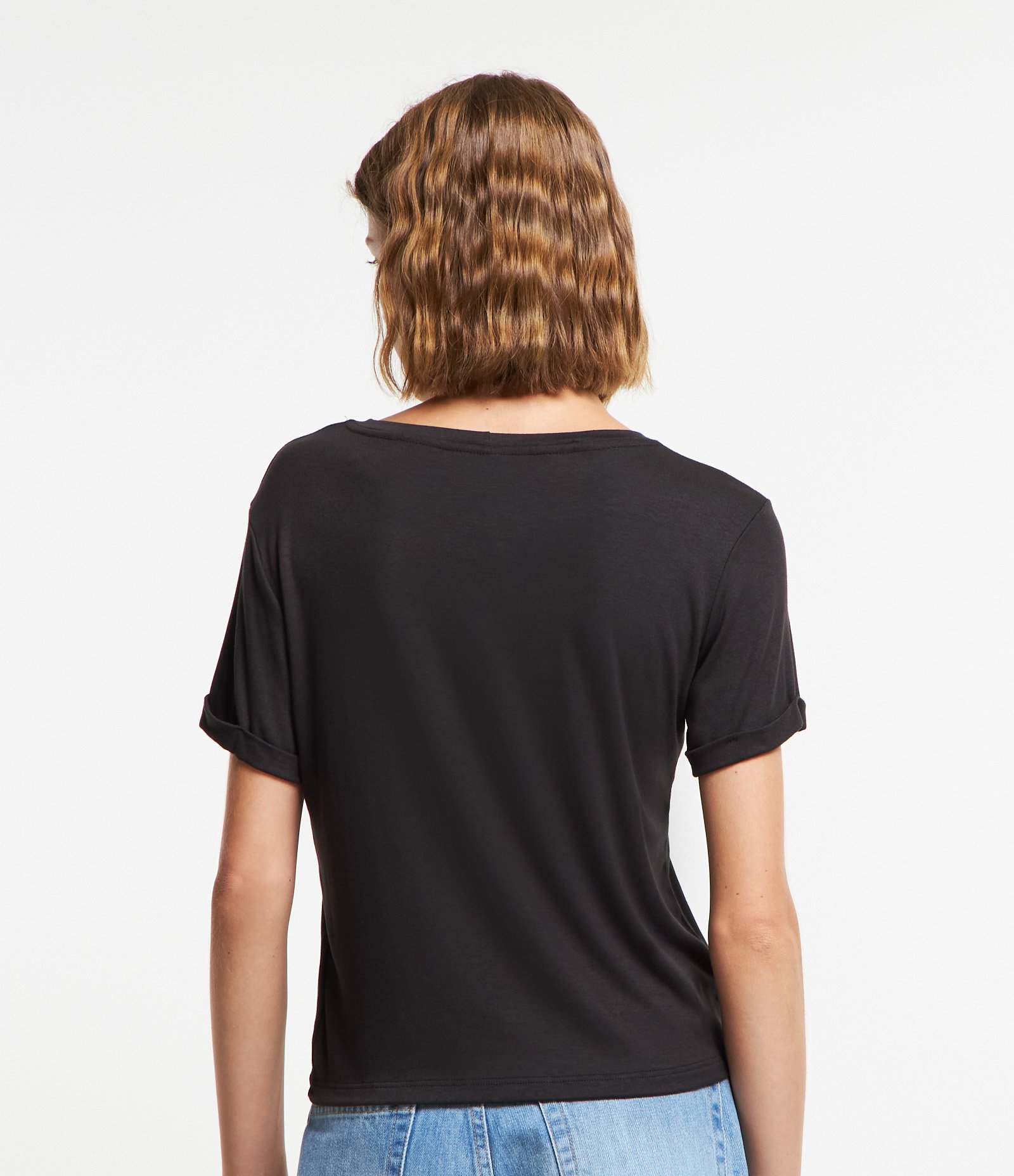 Blusa Básica em Viscose com Manga Dobrada Preto 3