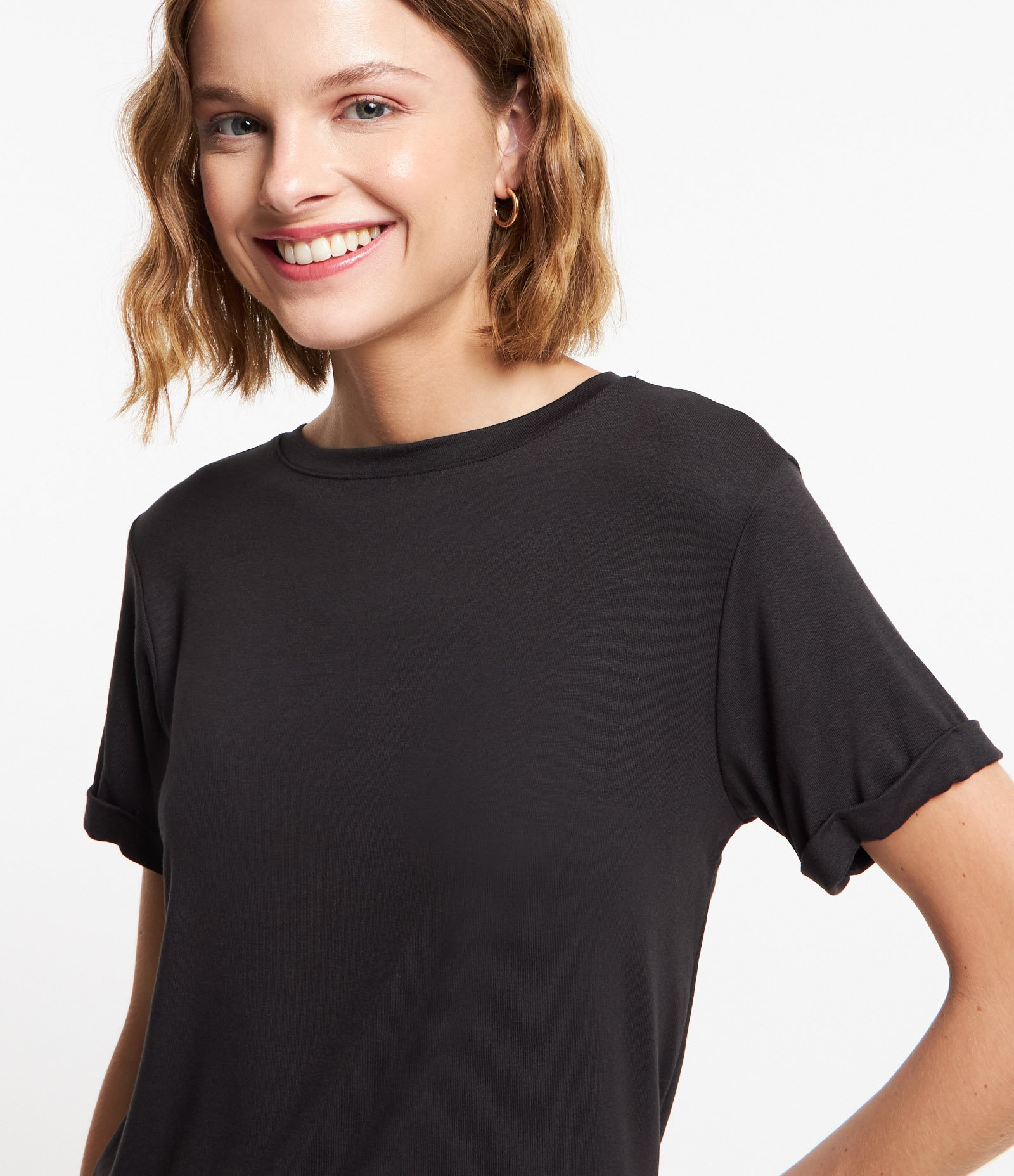 Blusa Básica em Viscose com Manga Dobrada Preto 4