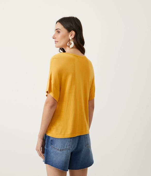 Blusa em Tricô Decote V e Manga Curta Amarelo