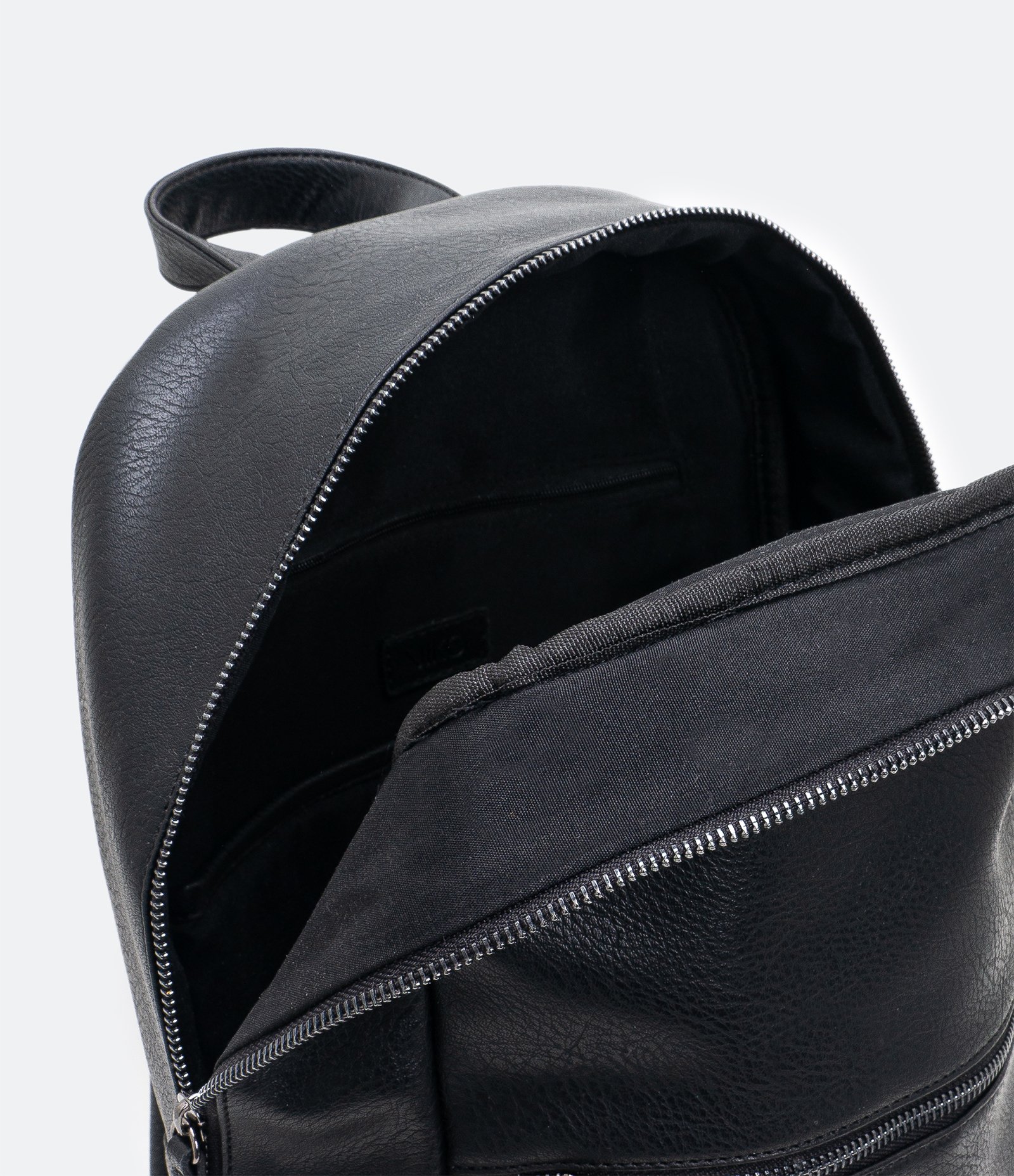 Mochila em Material Sintético com Bolso Preto 5