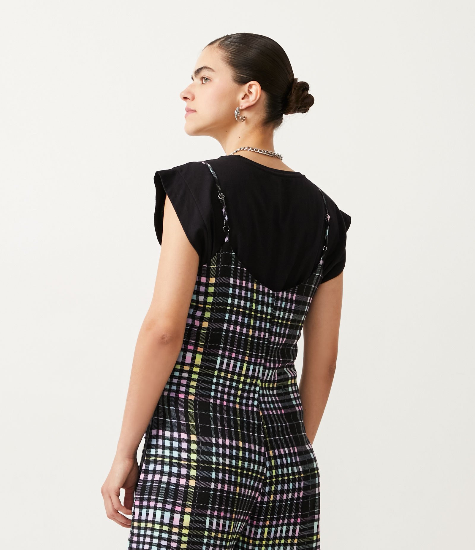 Macaquinho em Viscose Xadrez com Blocos Contrastantes Preto 2