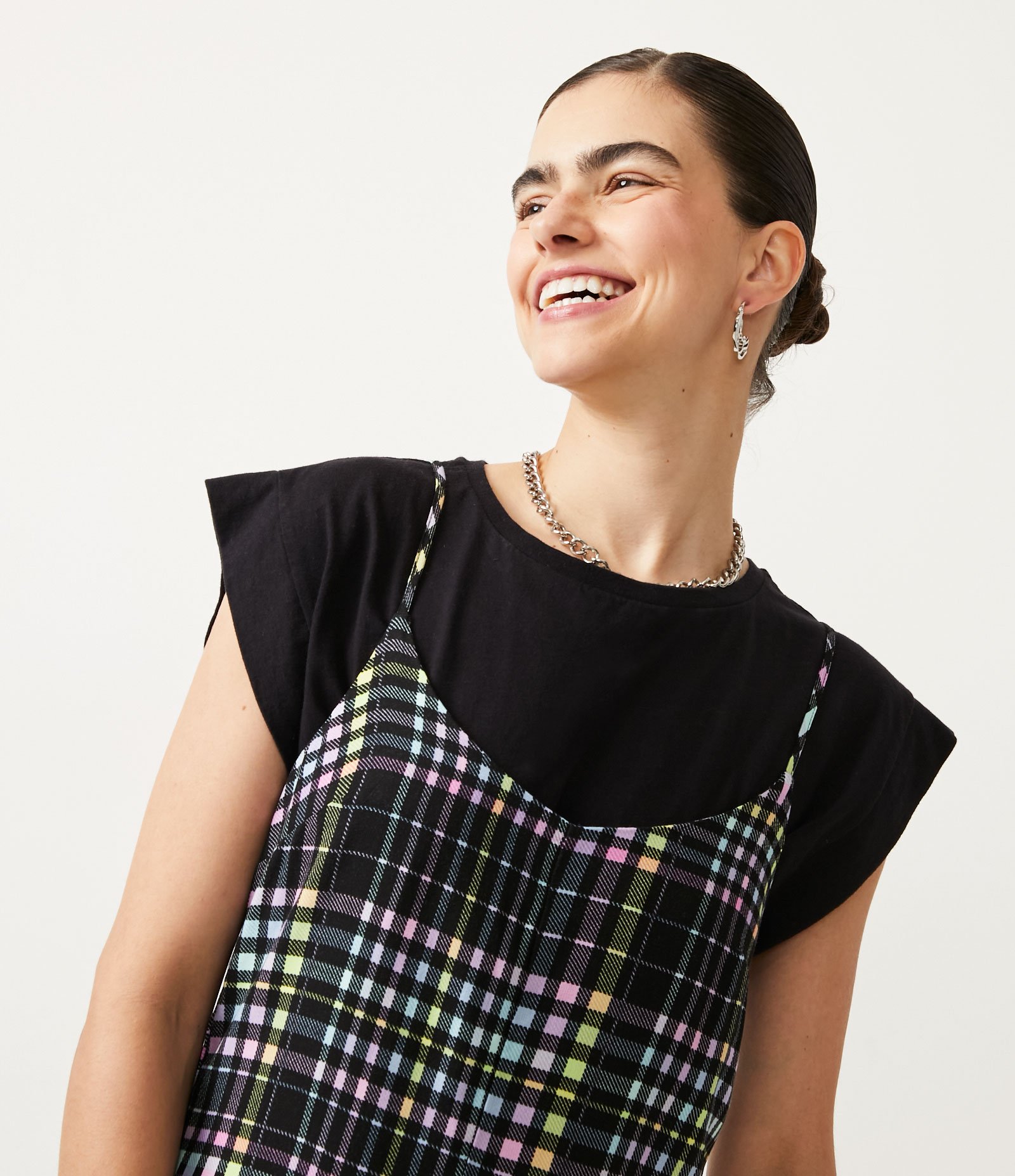 Macaquinho em Viscose Xadrez com Blocos Contrastantes Preto 6