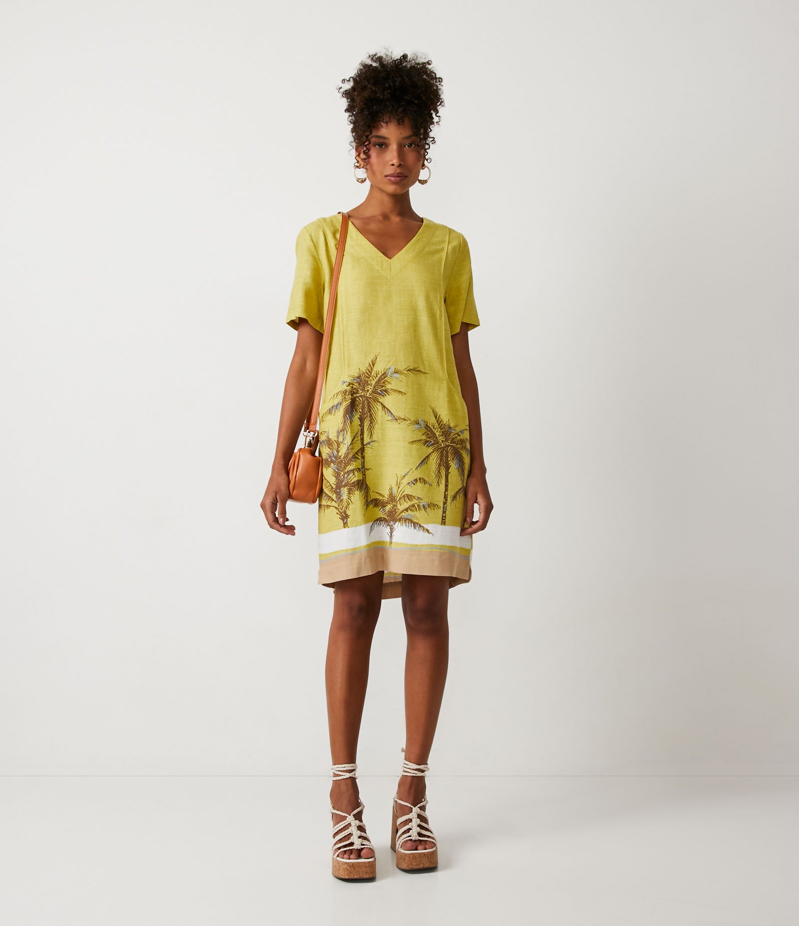 Vestido em Viscolinho com Estampa Tropical Amarelo 2
