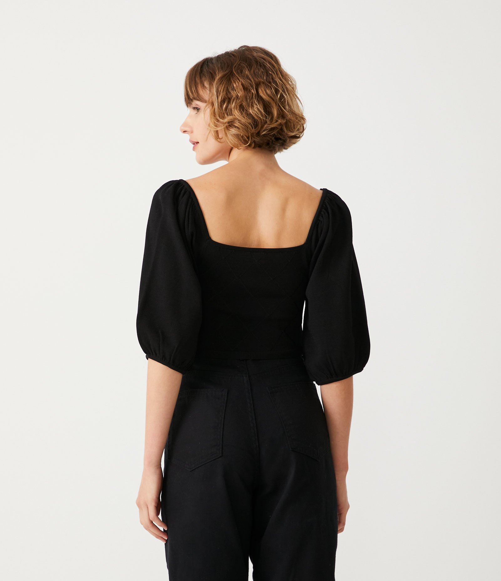 Blusa em Tricô com Pérolas Bordadas e Manga Bufante Preto 3