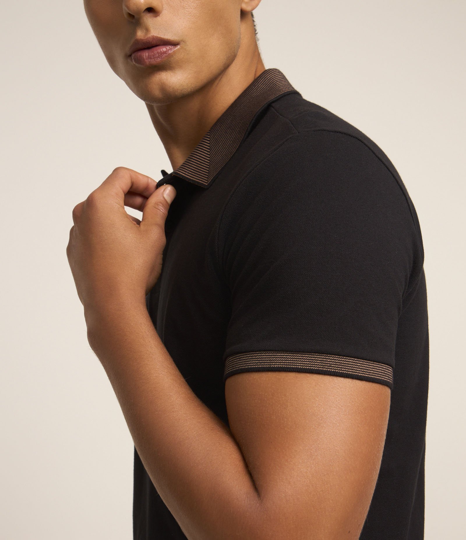 Camisa Polo Slim em Algodão com Botões e Detalhes Contrastantes Preto 4