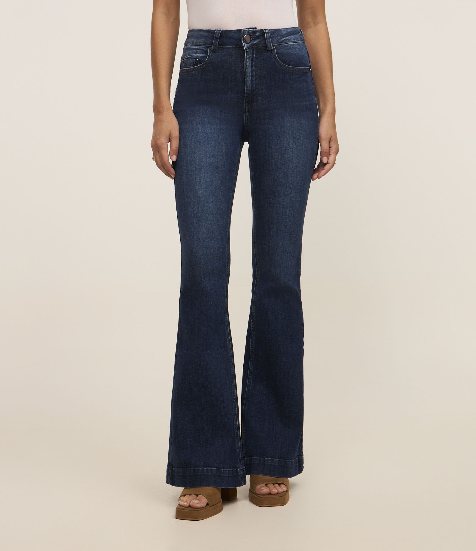 Calça Flare Jeans com Bolsos Azul 3