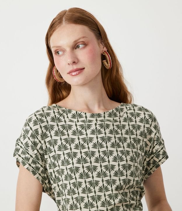 Blusa Em Viscose Textura Canelada E Estampa Folhagem Verde