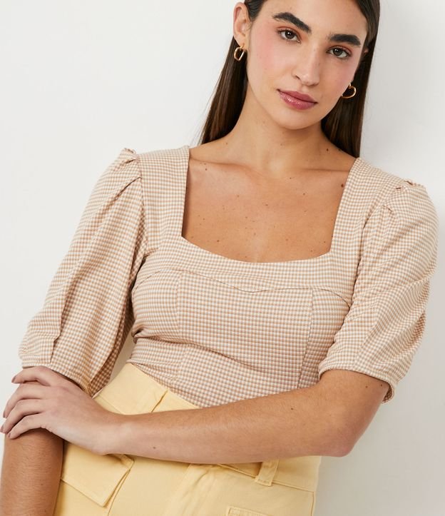 Blusa en Viscosa Cuadrillé Vichy con Manga Abullonada Beige 4