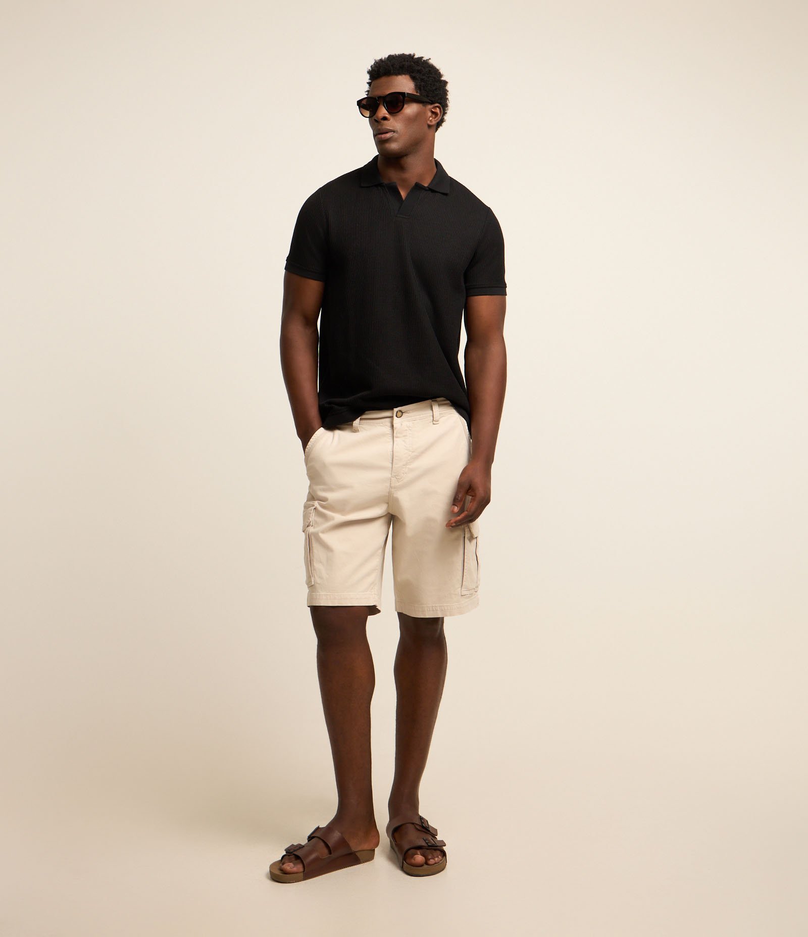 Bermuda Cargo em Sarja Lavada com Elastano e Detalhes de Cadarço Bege 1