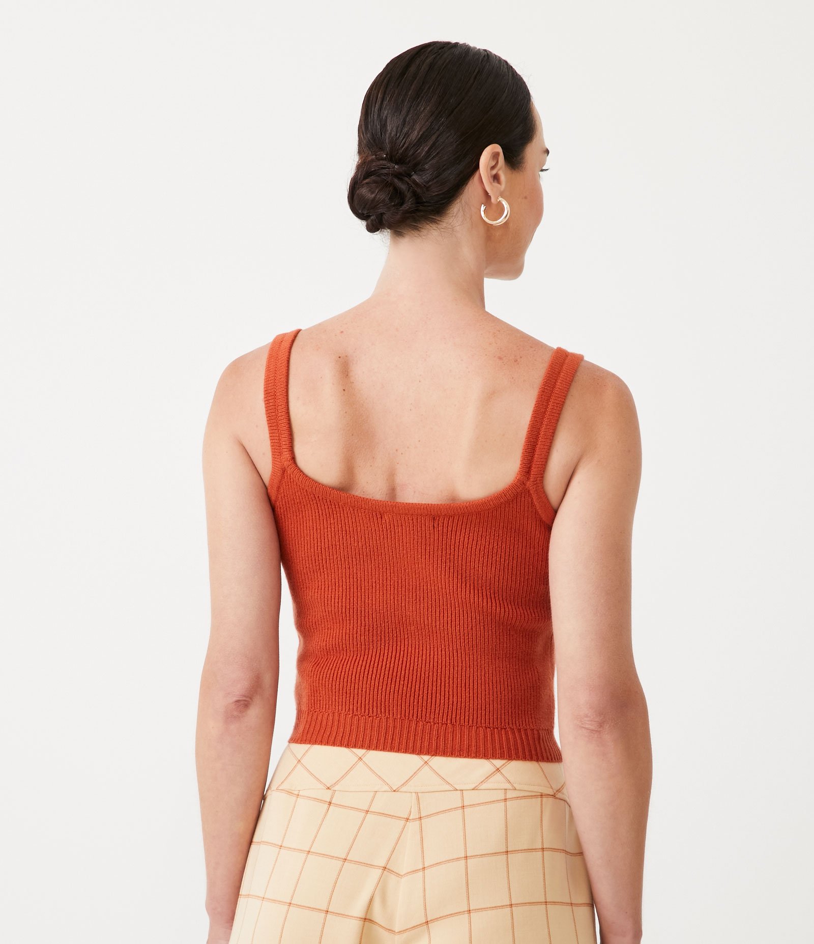 Blusa Curta em Tricô com Alça Fina Marrom 3