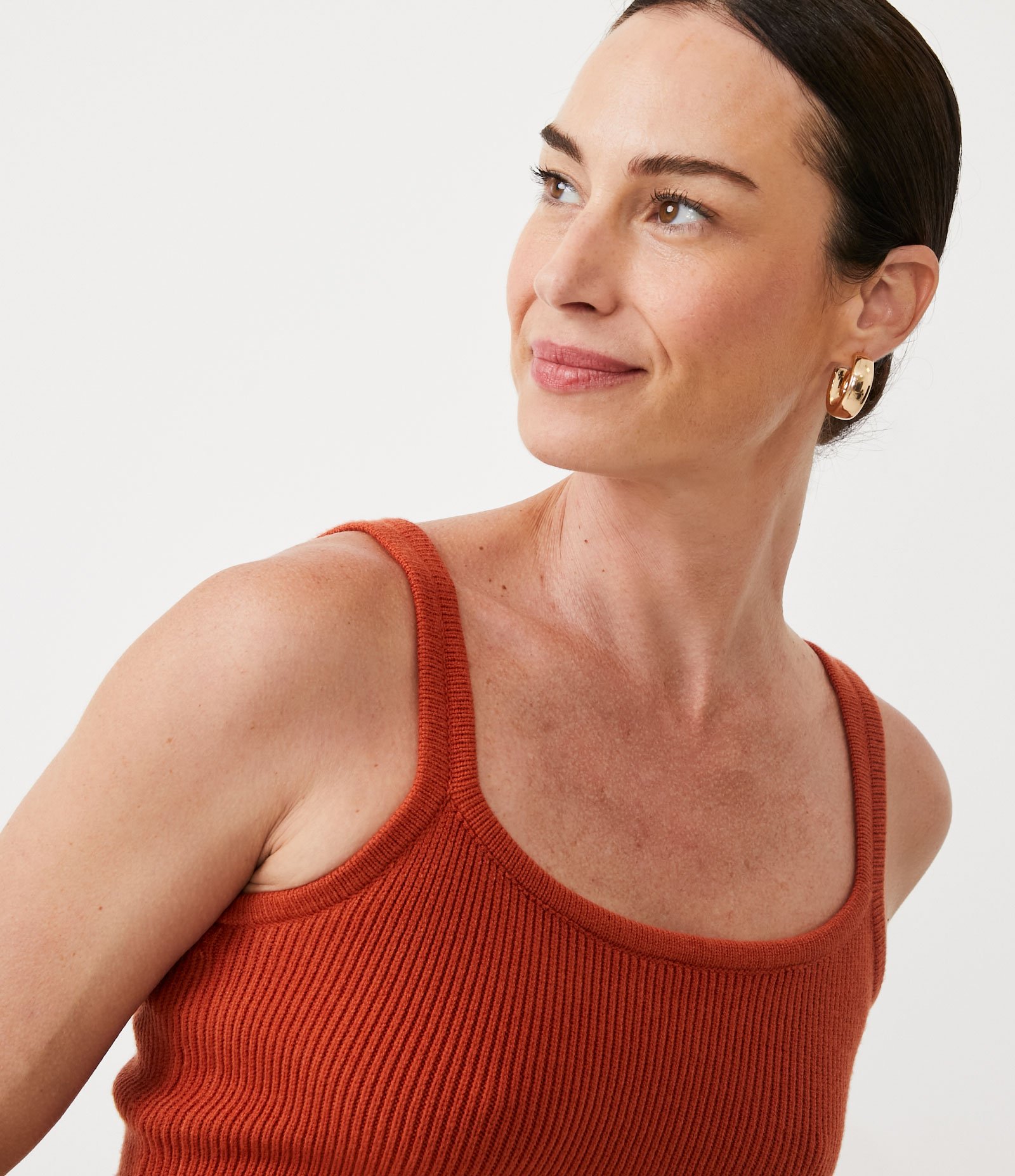 Blusa Curta em Tricô com Alça Fina Marrom 4