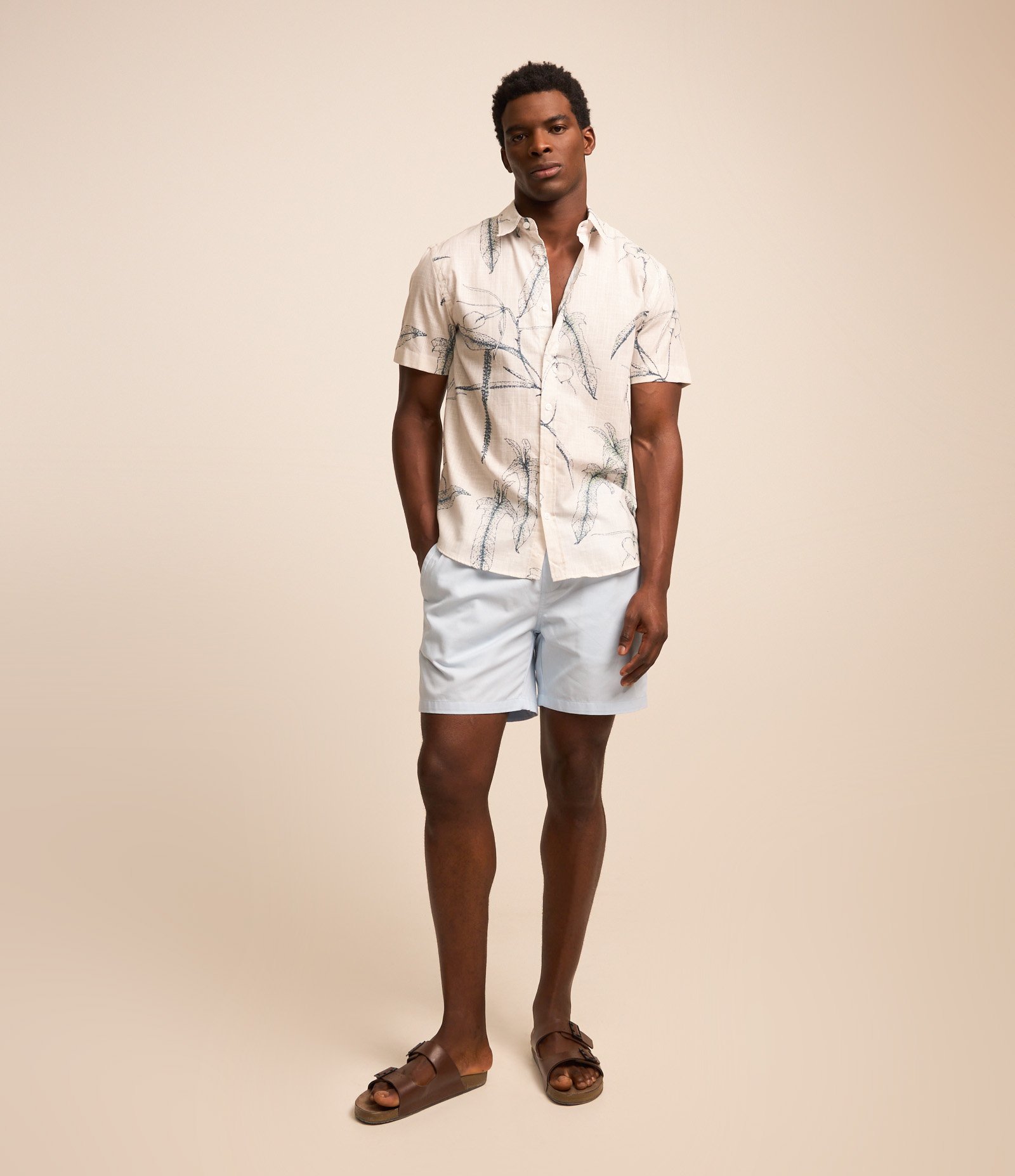 Bermuda Regular em Sarja com Elástico no Cós e Cordão Azul Claro 1