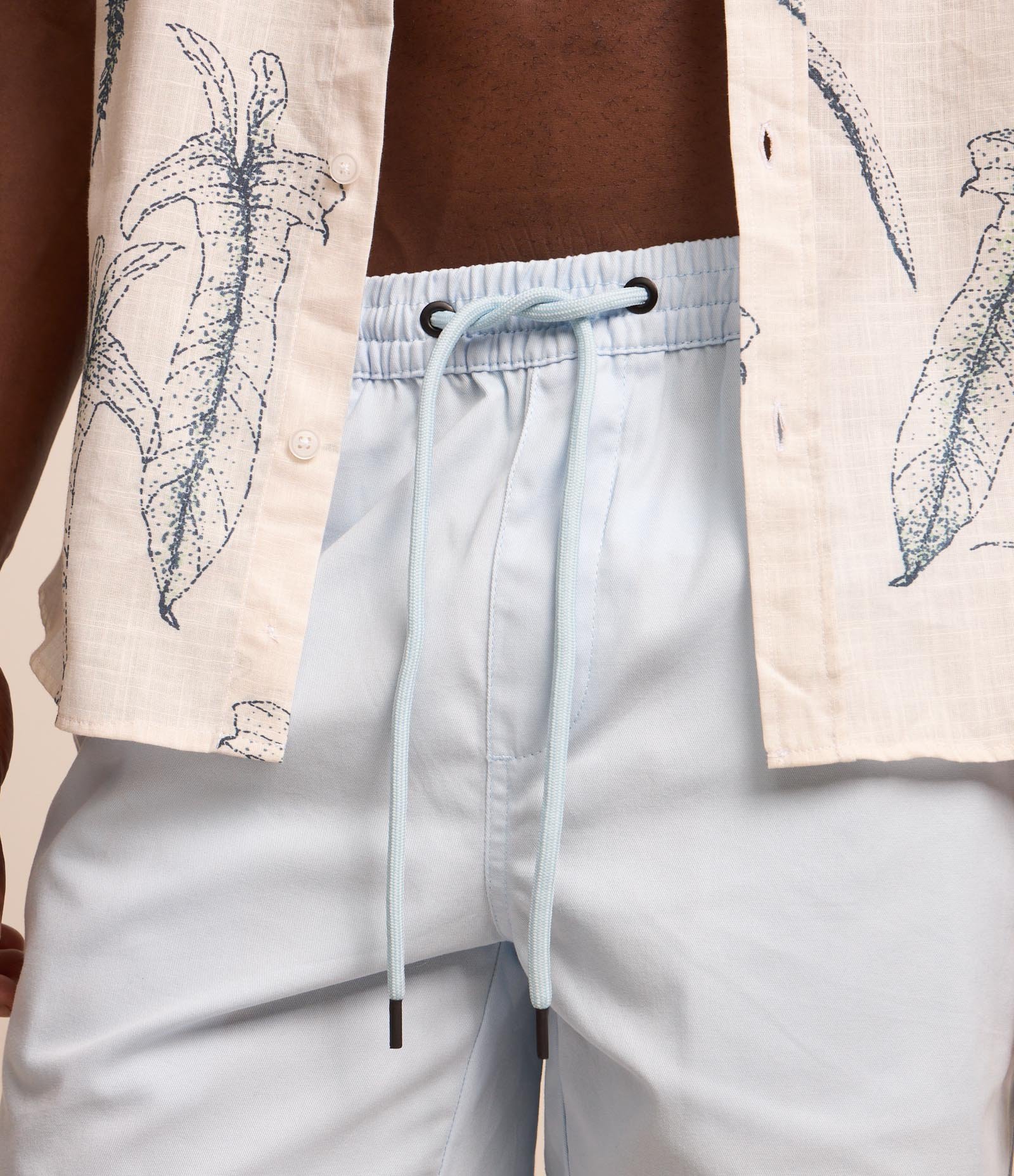 Bermuda Regular em Sarja com Elástico no Cós e Cordão Azul Claro 3