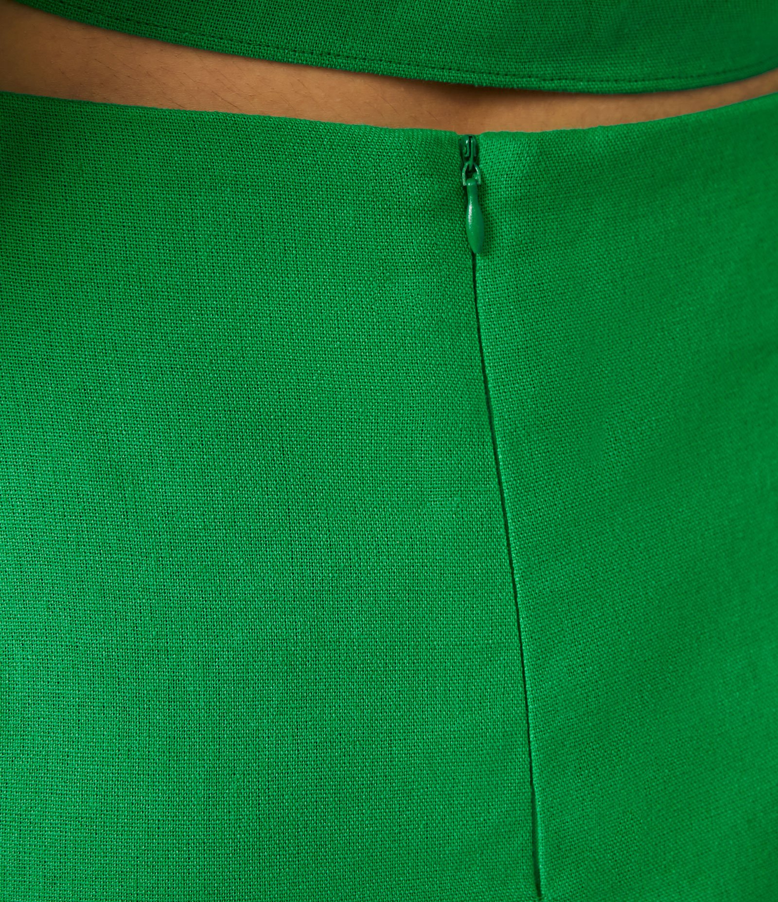 Saia Curta em Linho Drapeado com Pences Verde 4