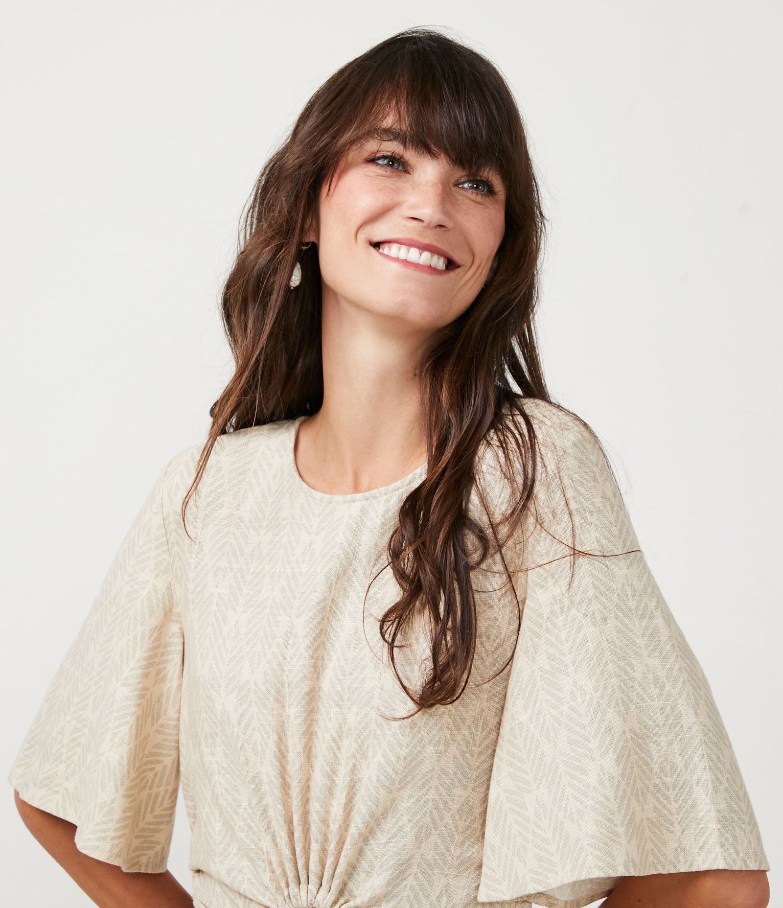 Vestido Midi em Viscolinho com Estampa de Folhagem e Recorte Verde 4