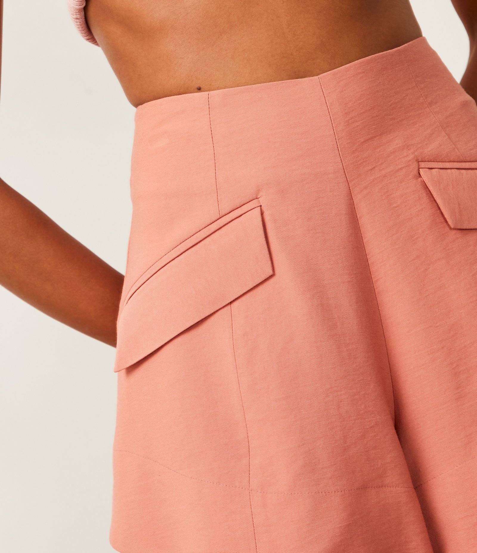 Short Curto em Viscose com Lapela Laranja 5
