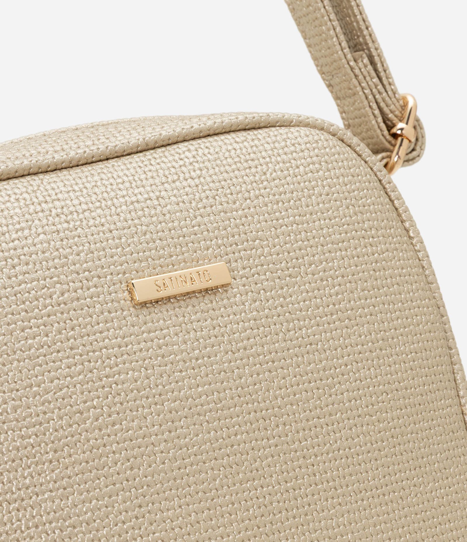 Bolsa Transversal Floater com Pompom Dourado 5