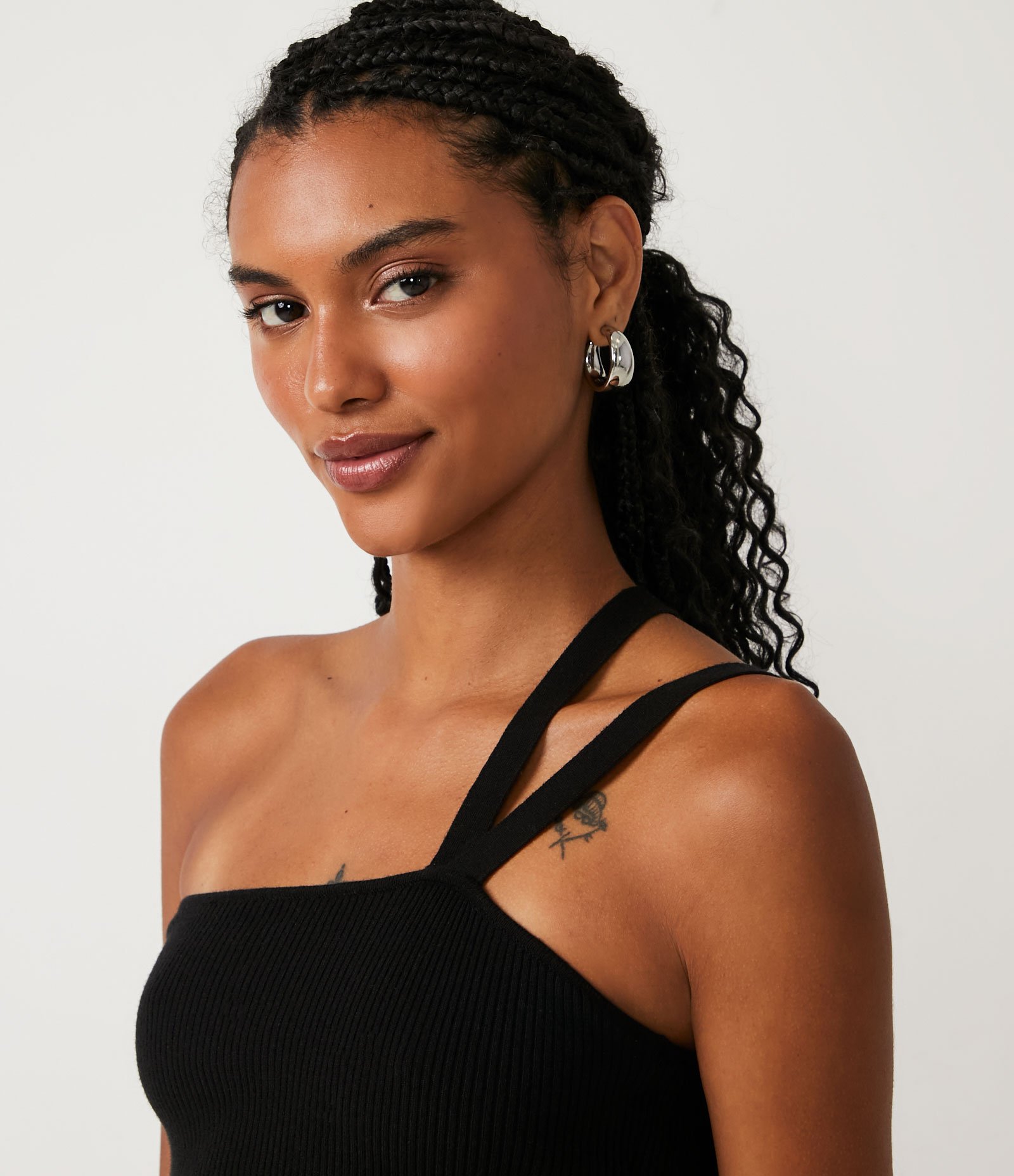 Blusa Cropped Ombro Só em Tricô com Alça Assimétrica Preto 2