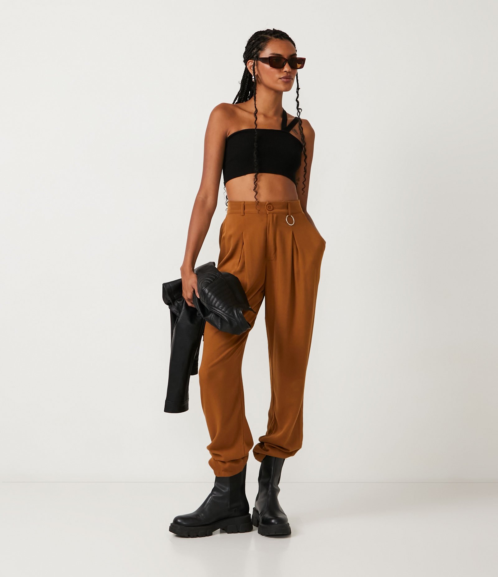 Blusa Cropped Ombro Só em Tricô com Alça Assimétrica Preto 3