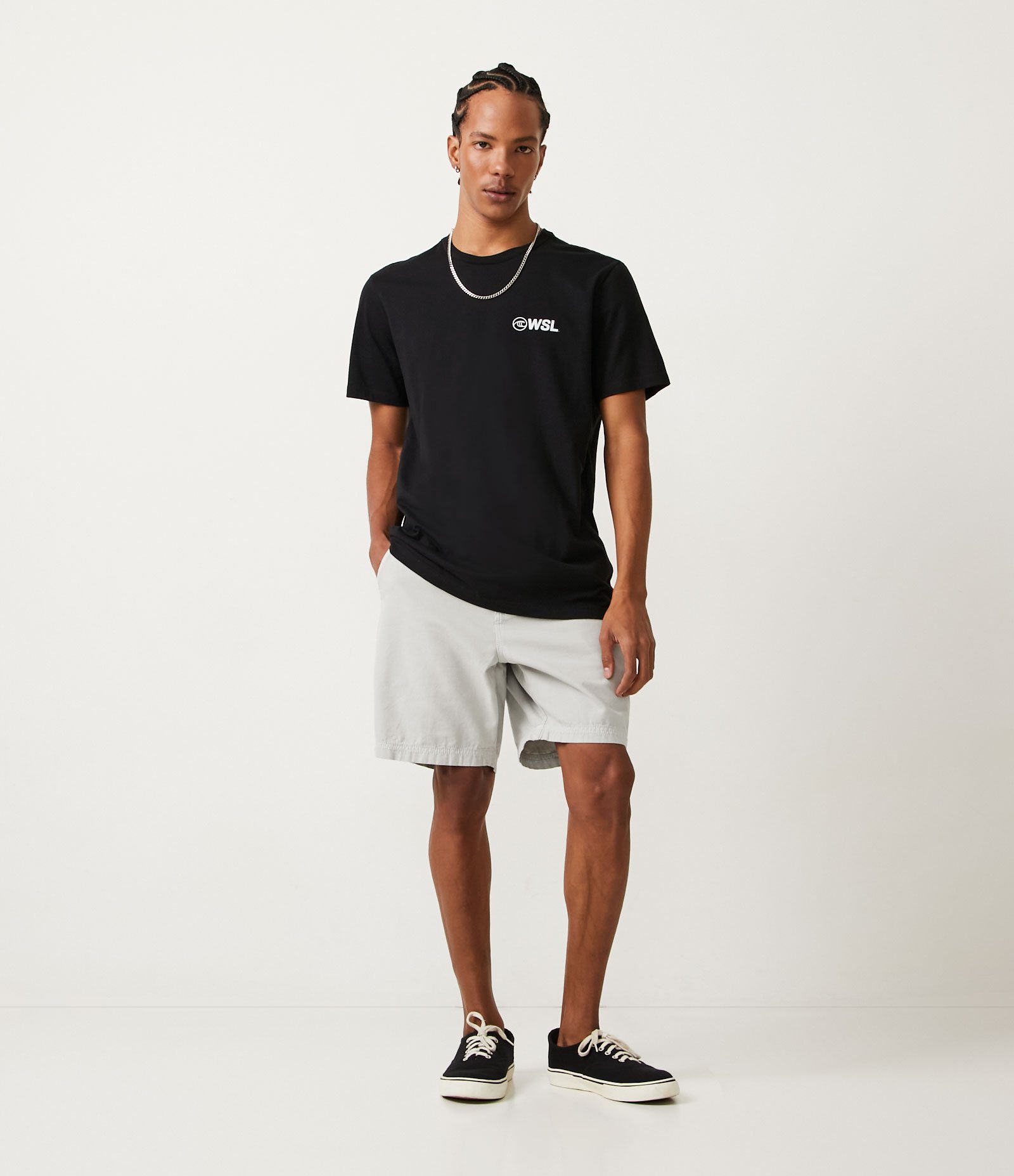 Bermuda Básica com Cós Fixo e Bolsos Cinza 1