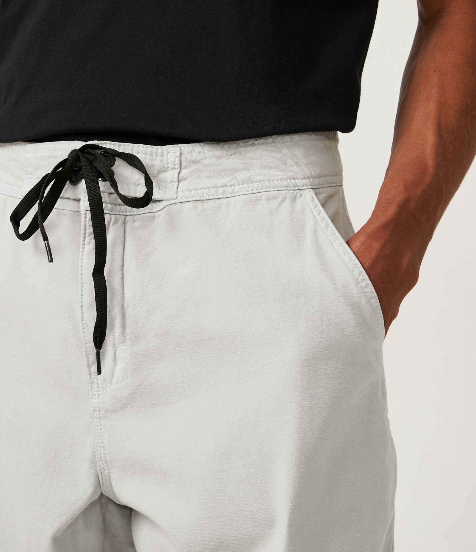 Bermuda Básica com Cós Fixo e Bolsos Cinza 4