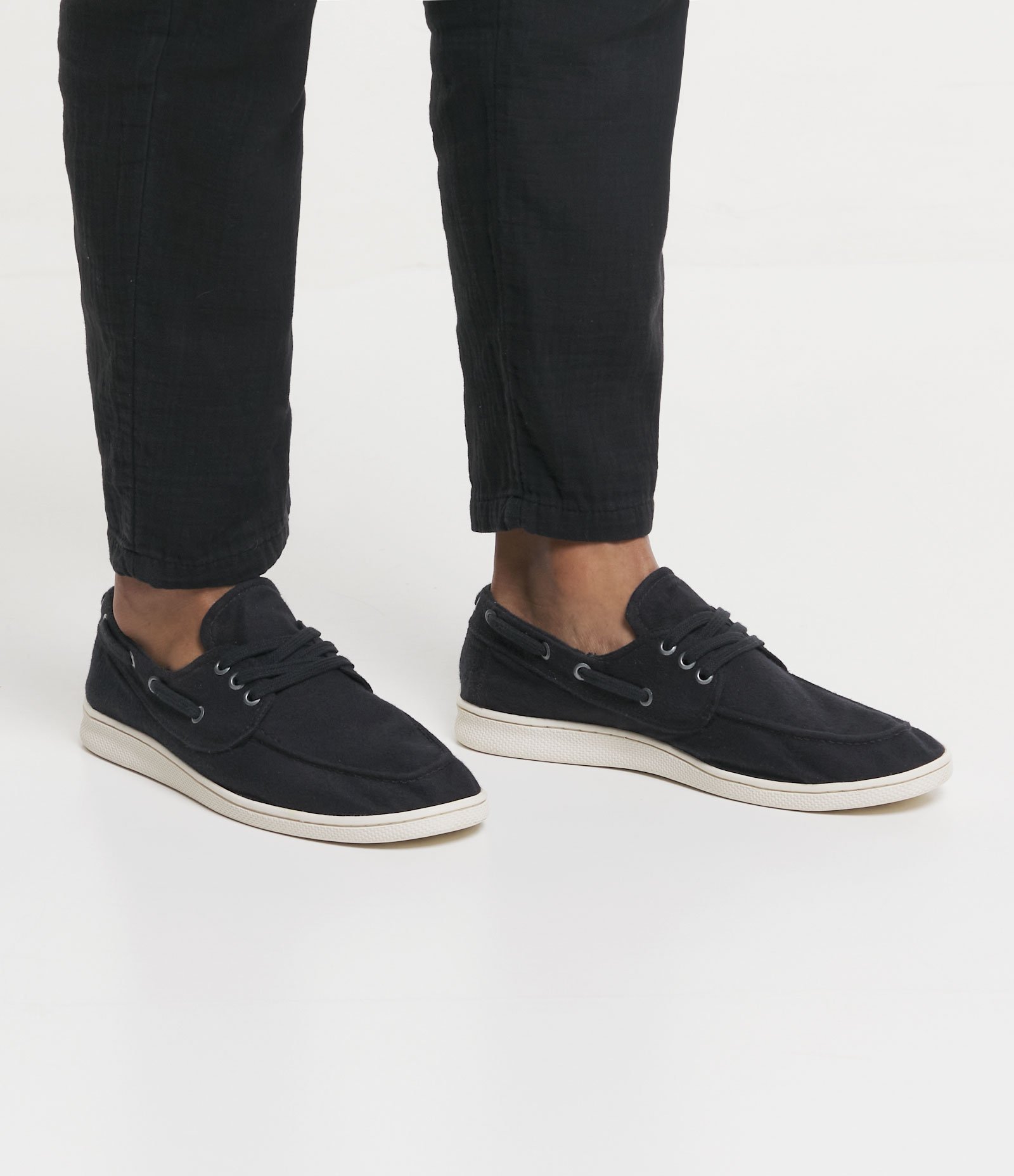 Mocassim Docksider com Amarração e Cadarço Preto 6