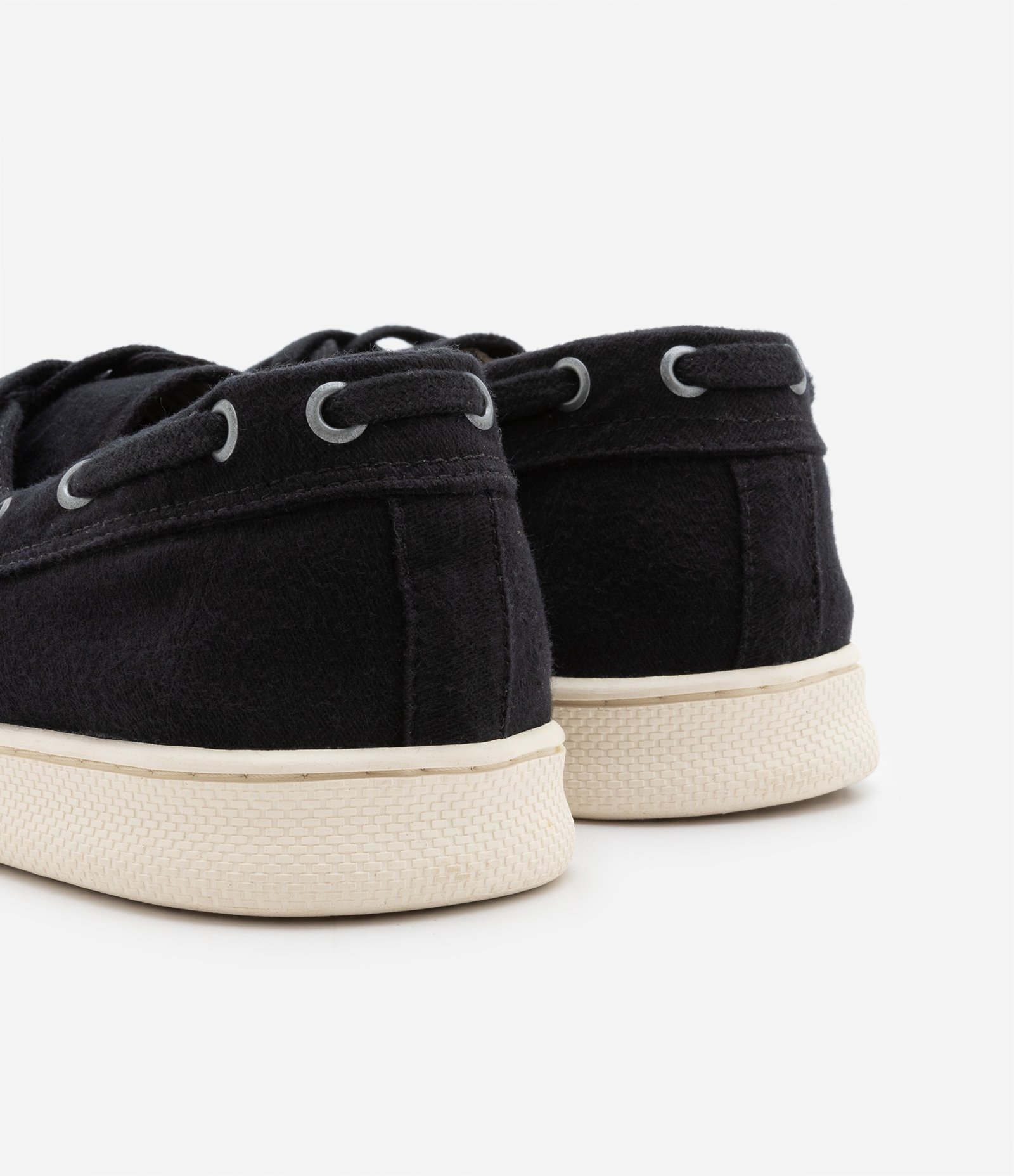 Mocassim Docksider com Amarração e Cadarço Preto 4