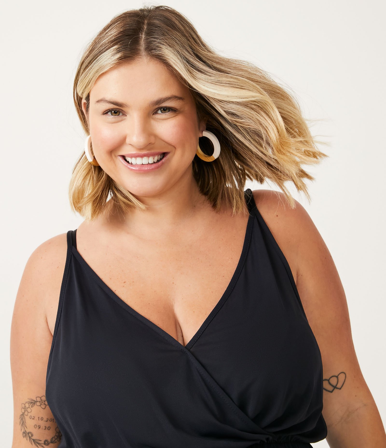 Saída de Praia Vestido com Decote Cruzado Curve & Plus Size Preto 3