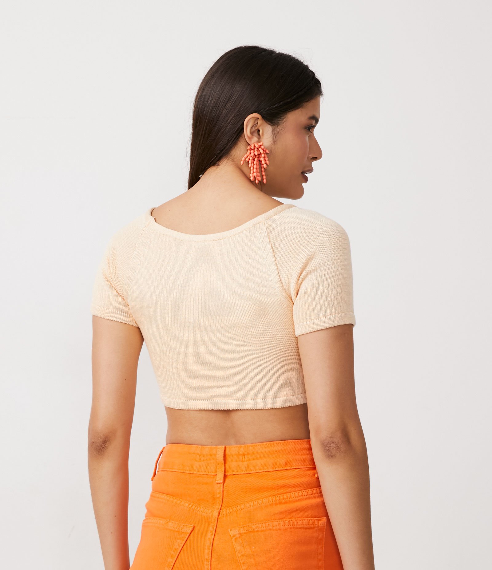Blusa Cropped em Viscose com Manga Curta e Vazado Bege 3